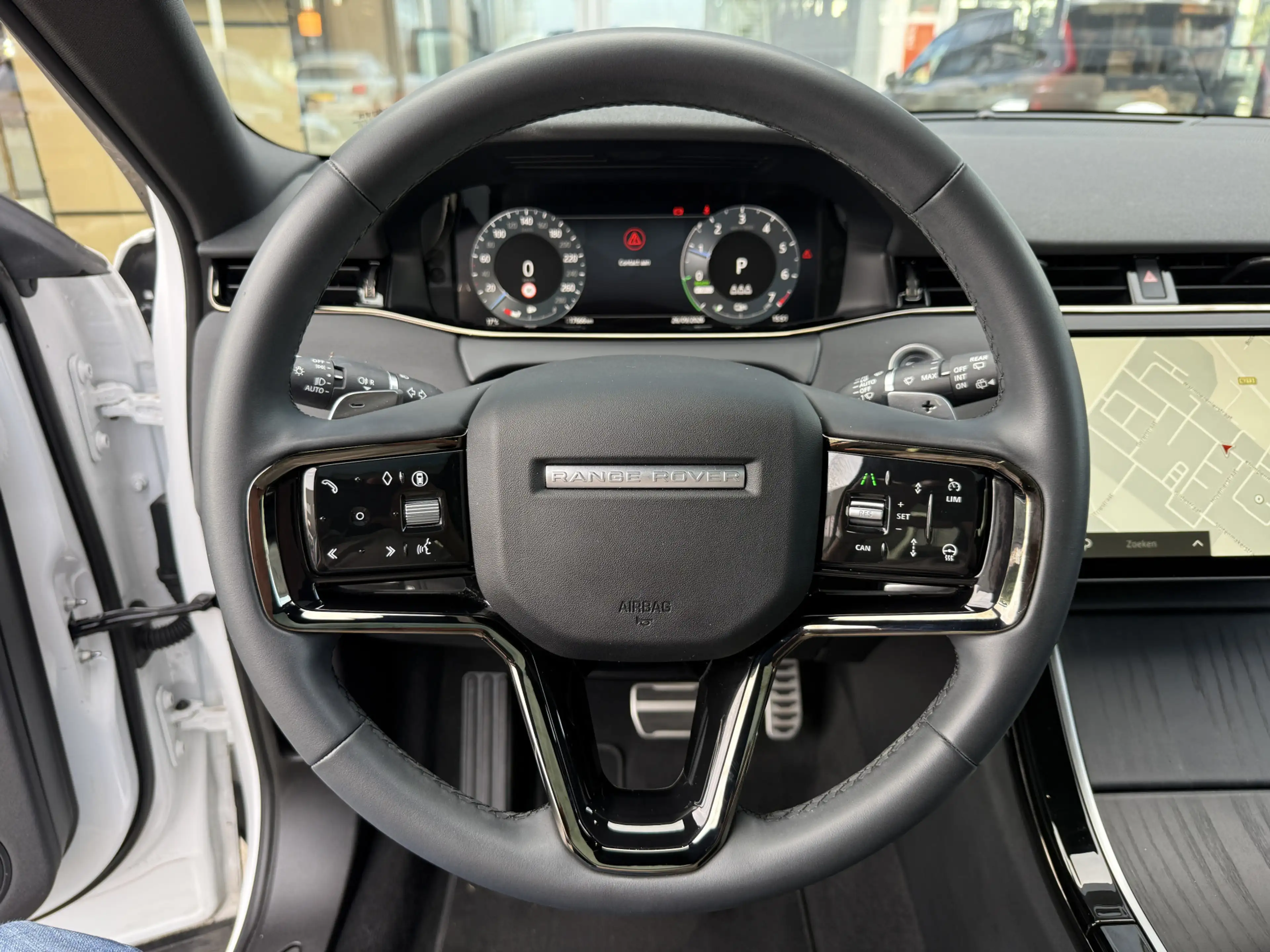 Land Rover Range Rover Evoque 1.5 P270e PHEV AWD SE Dynamic Edition — photo 11