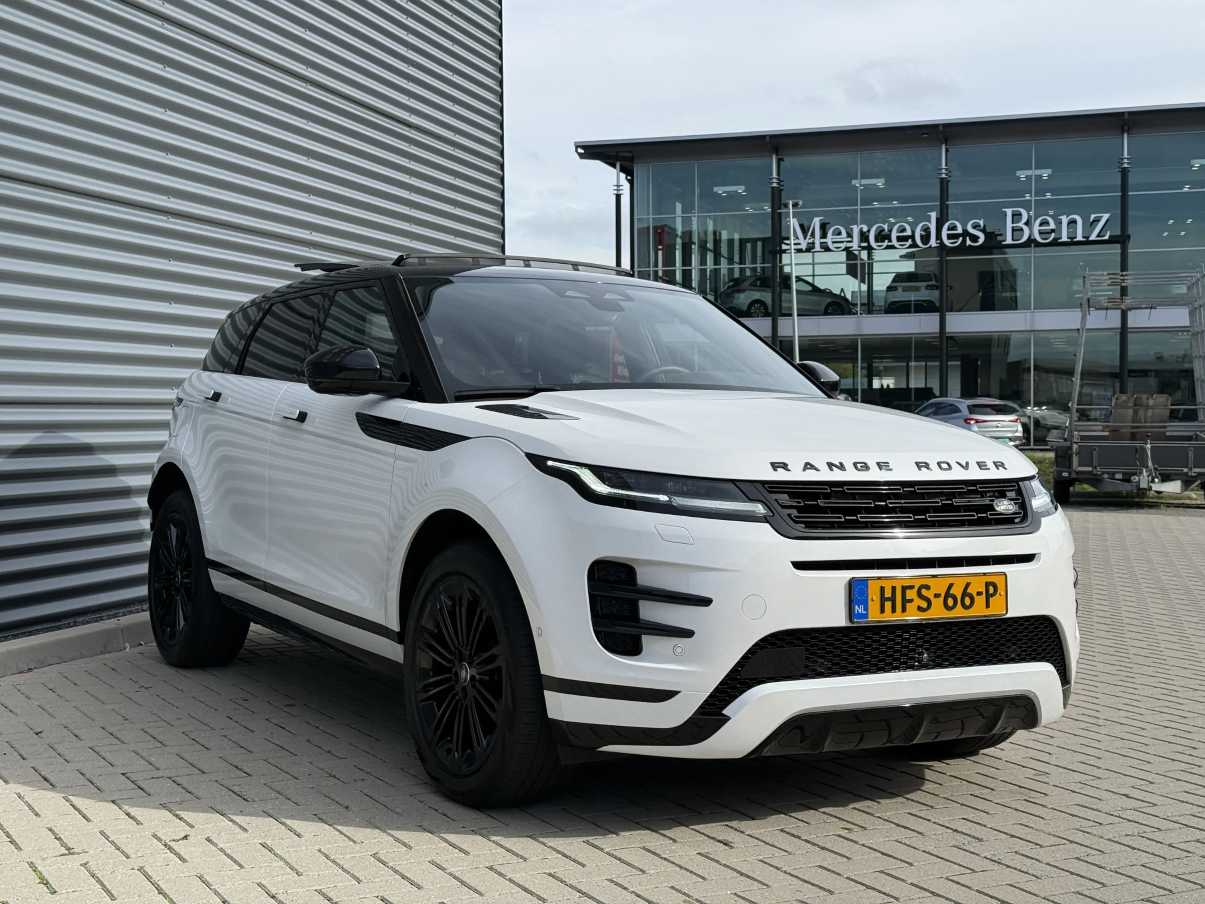 Land Rover Range Rover Evoque 1.5 P270e PHEV AWD SE Dynamic Edition — photo 3