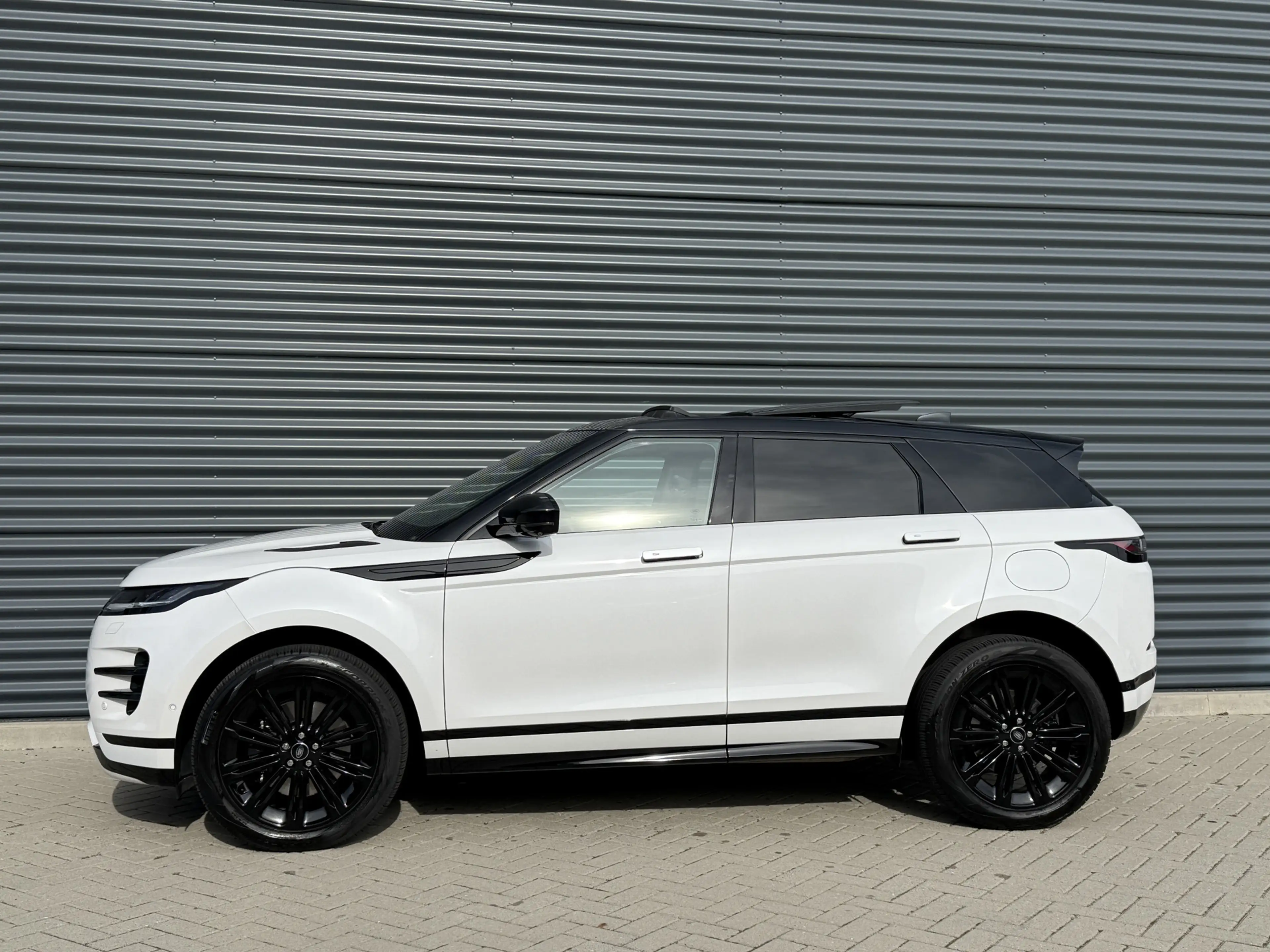 Land Rover Range Rover Evoque 1.5 P270e PHEV AWD SE Dynamic Edition — photo 4