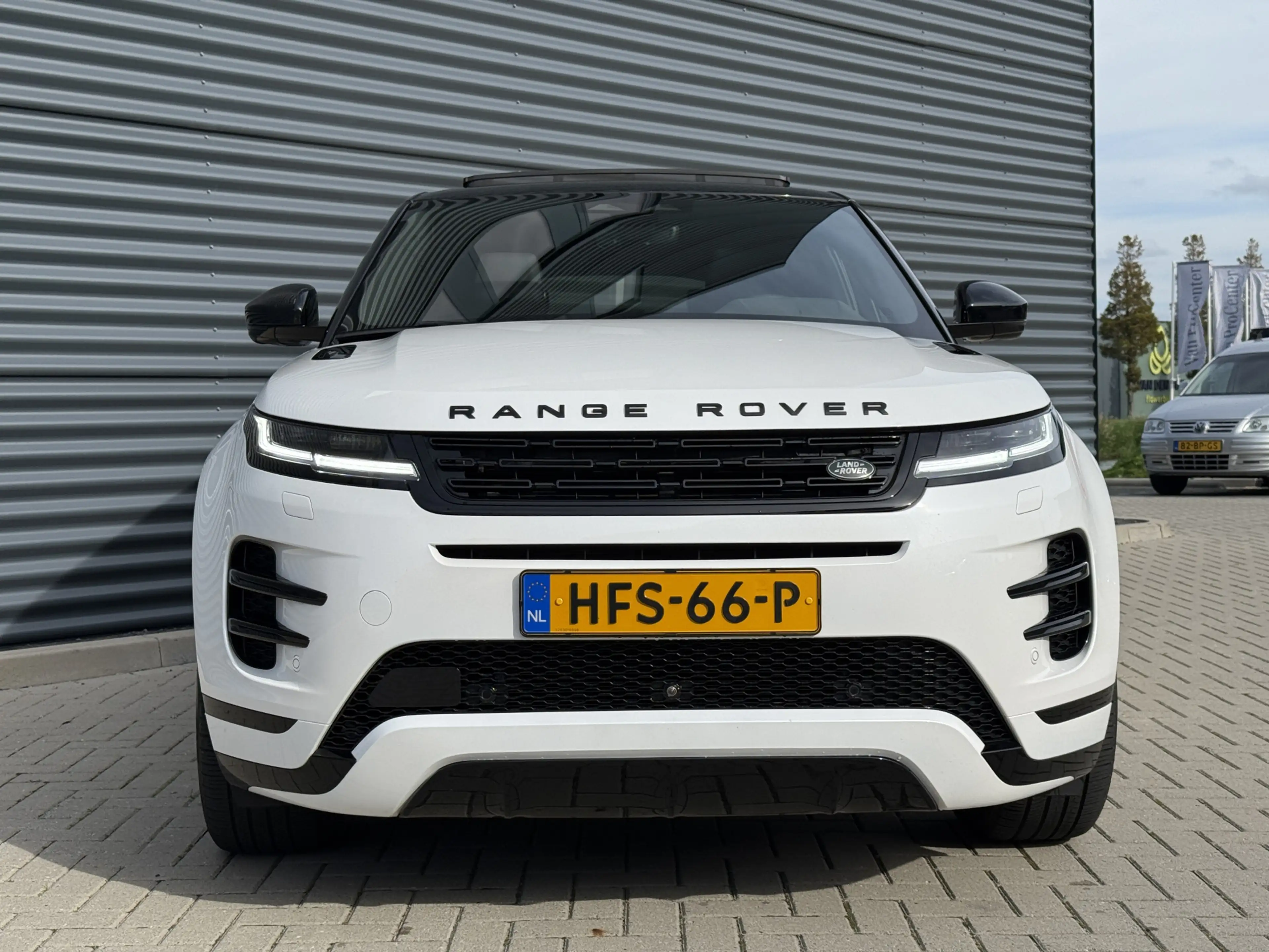 Land Rover Range Rover Evoque 1.5 P270e PHEV AWD SE Dynamic Edition — photo 2