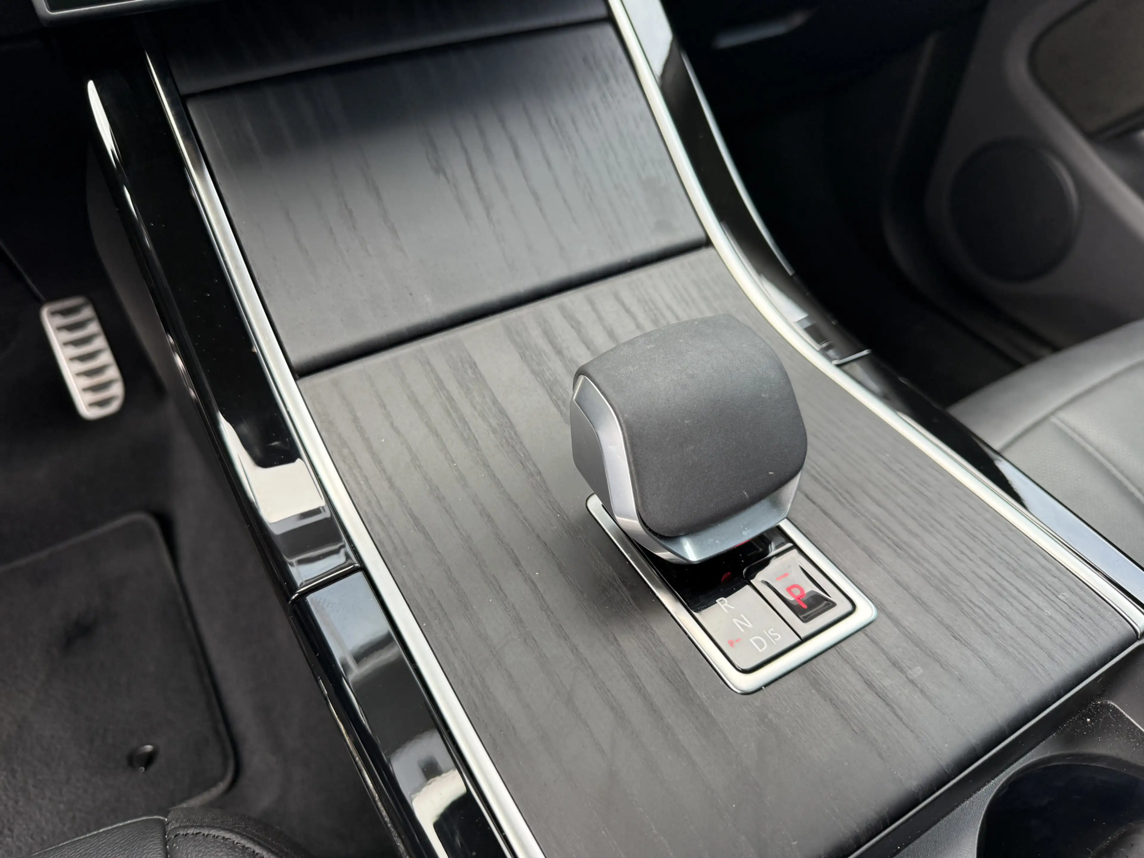 Land Rover Range Rover Evoque 1.5 P270e PHEV AWD SE Dynamic Edition — photo 15