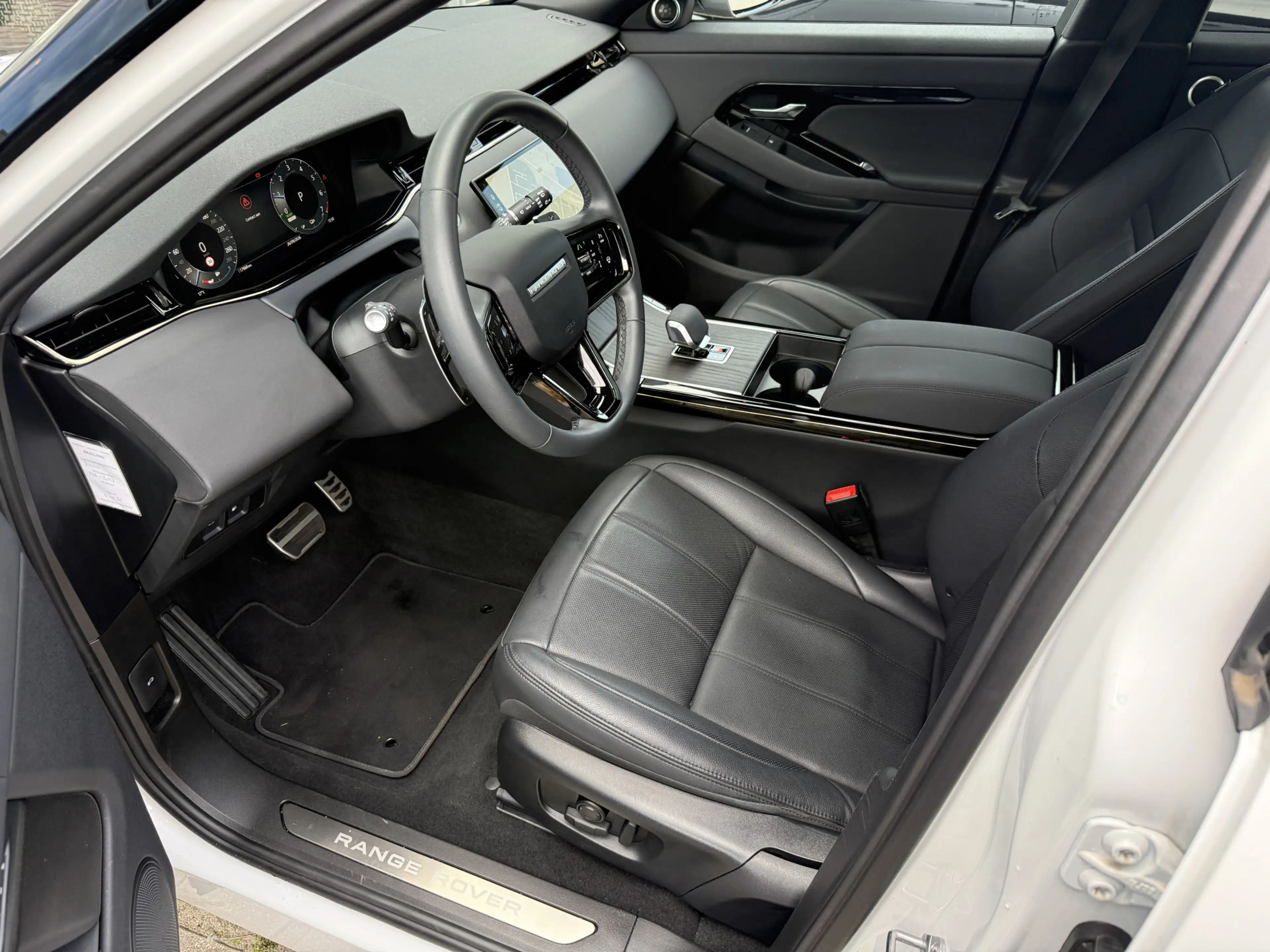 Land Rover Range Rover Evoque 1.5 P270e PHEV AWD SE Dynamic Edition — photo 7