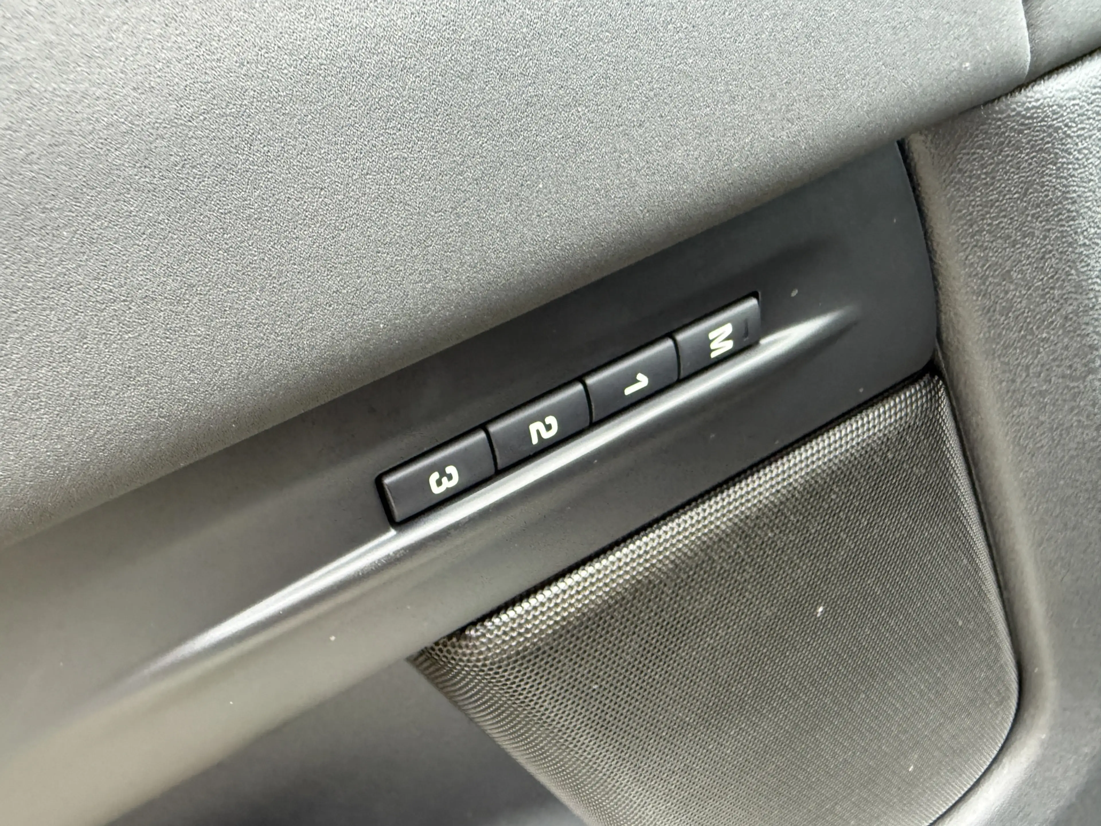 Land Rover Range Rover Evoque 1.5 P270e PHEV AWD SE Dynamic Edition — photo 9