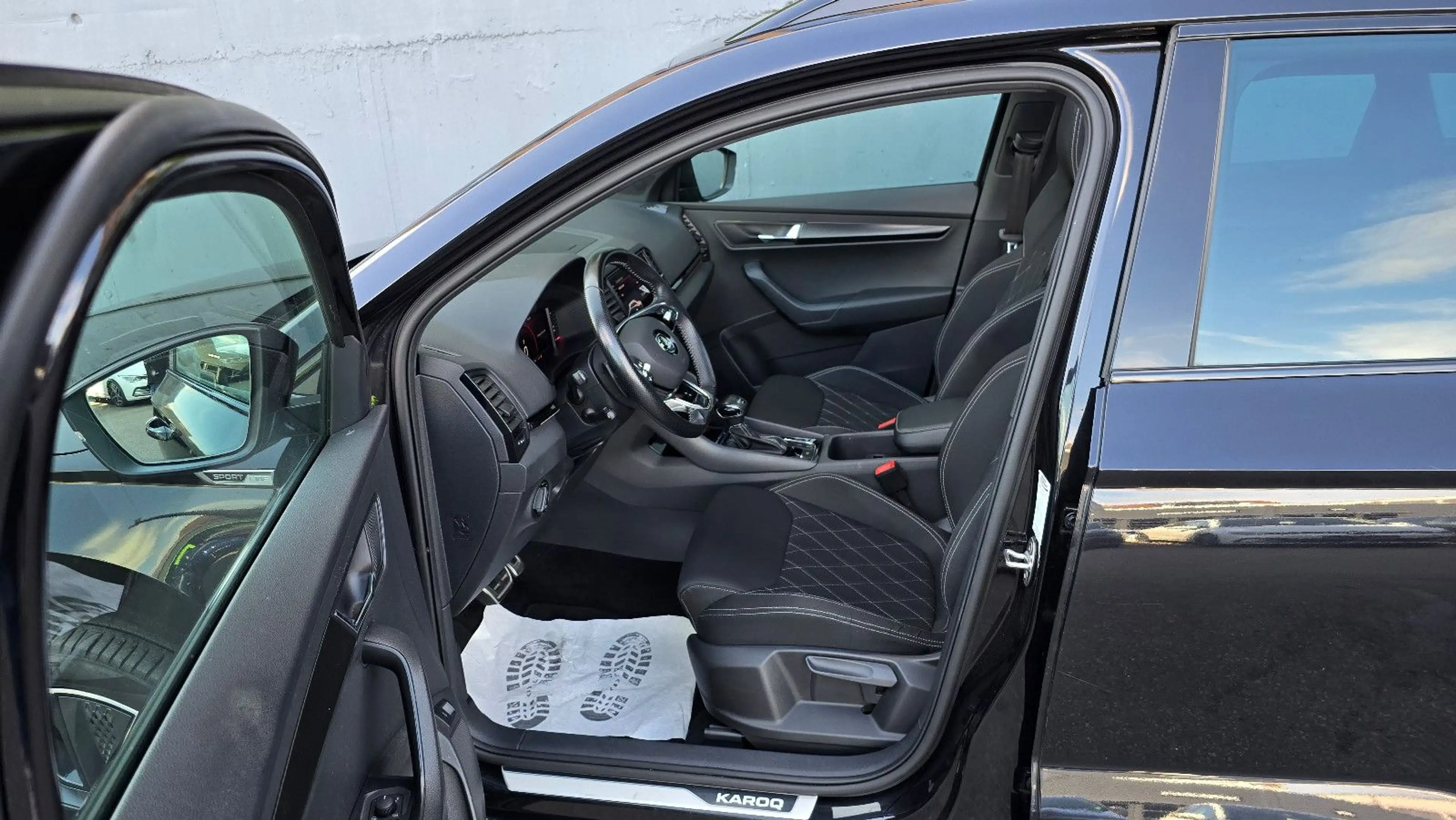 Skoda Karoq 2.0l TDI DSG 4x4 Sportline Pano/Virtual — photo 6