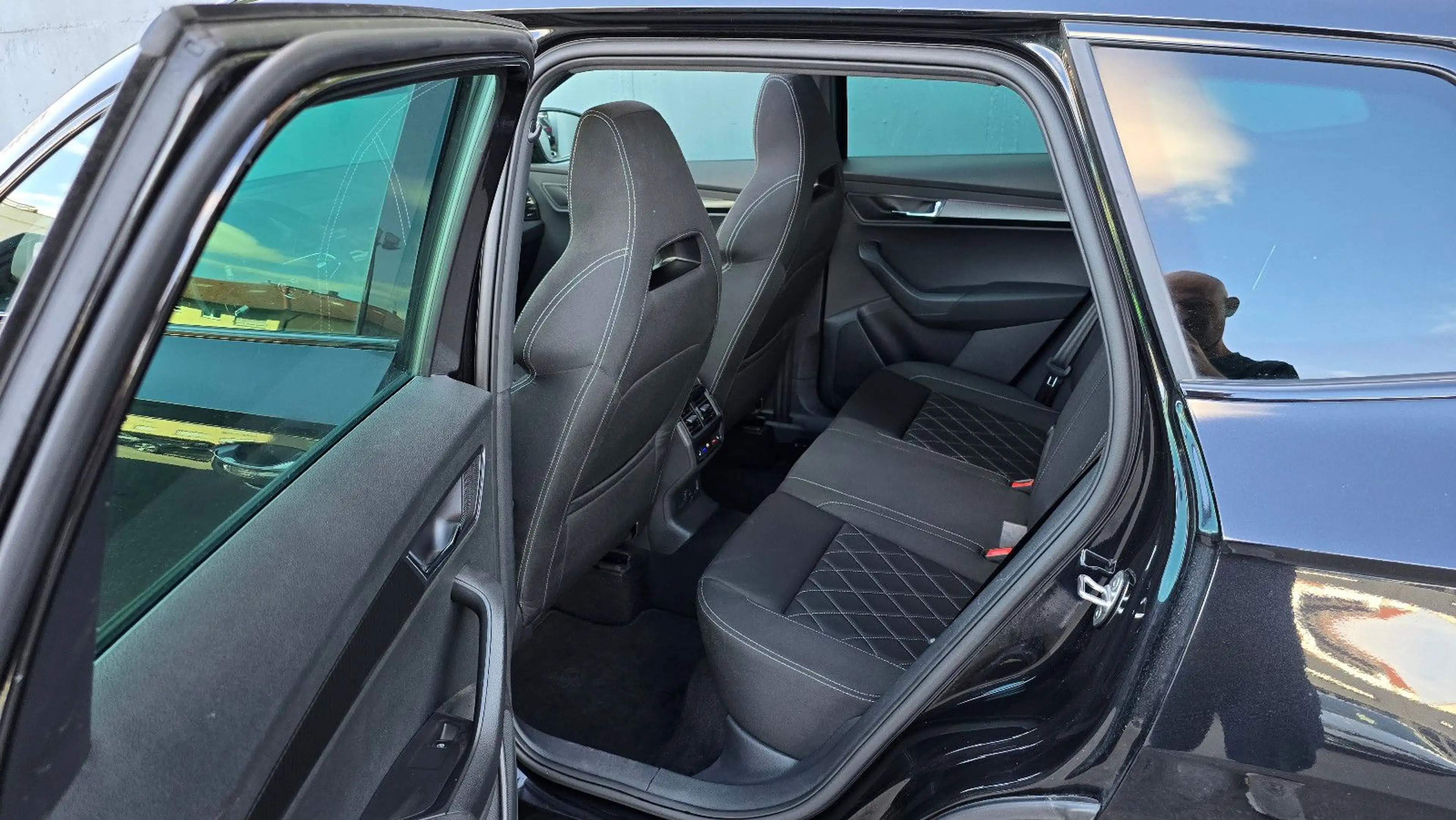 Skoda Karoq 2.0l TDI DSG 4x4 Sportline Pano/Virtual — photo 9