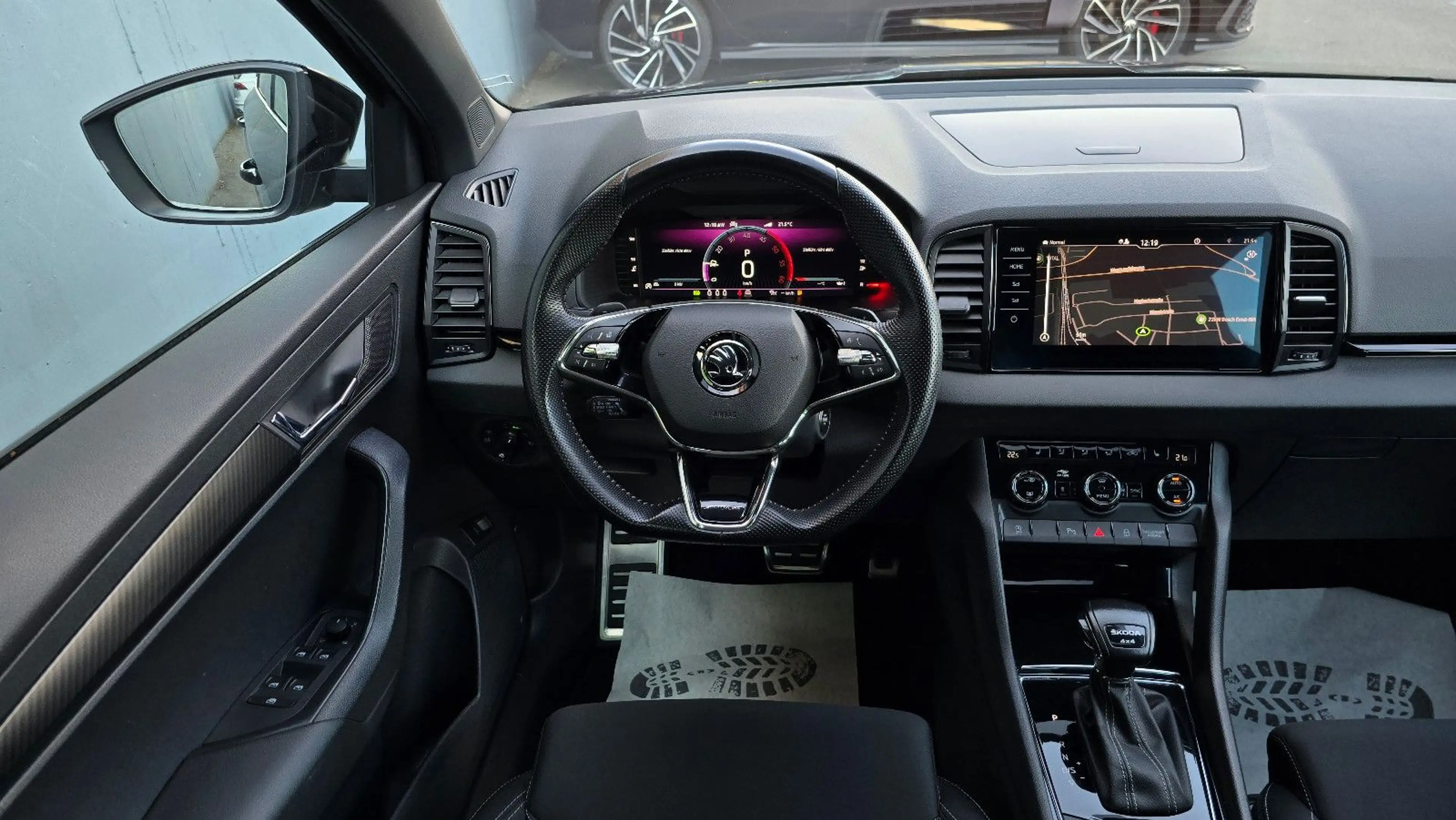 Skoda Karoq 2.0l TDI DSG 4x4 Sportline Pano/Virtual — photo 10