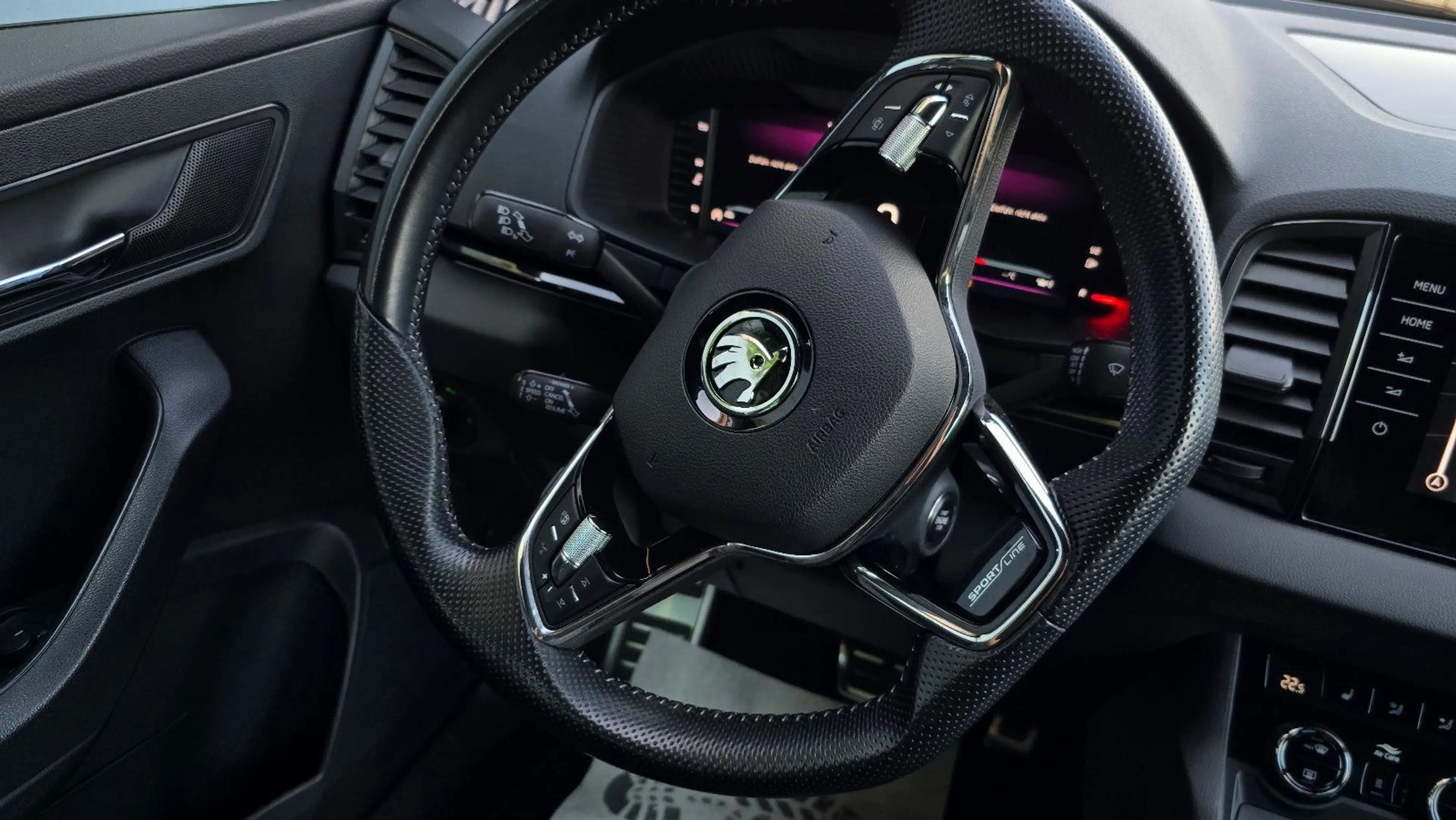 Skoda Karoq 2.0l TDI DSG 4x4 Sportline Pano/Virtual — photo 11