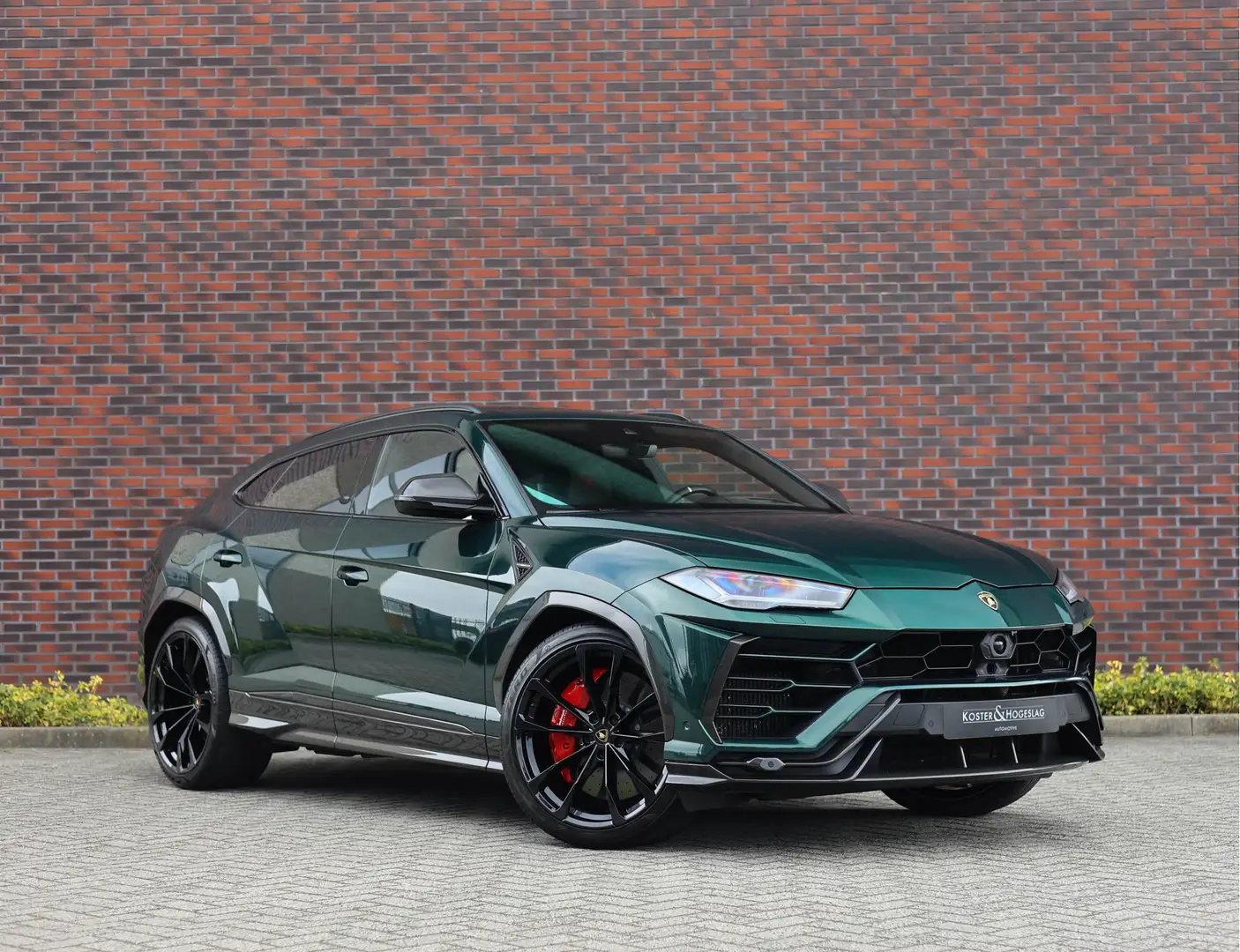 Lamborghini Urus 4.0 V8 *Carbon*ADAS*Pano*B&O*Massage* Zelená - 1