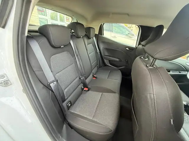 Renault Clio view 15
