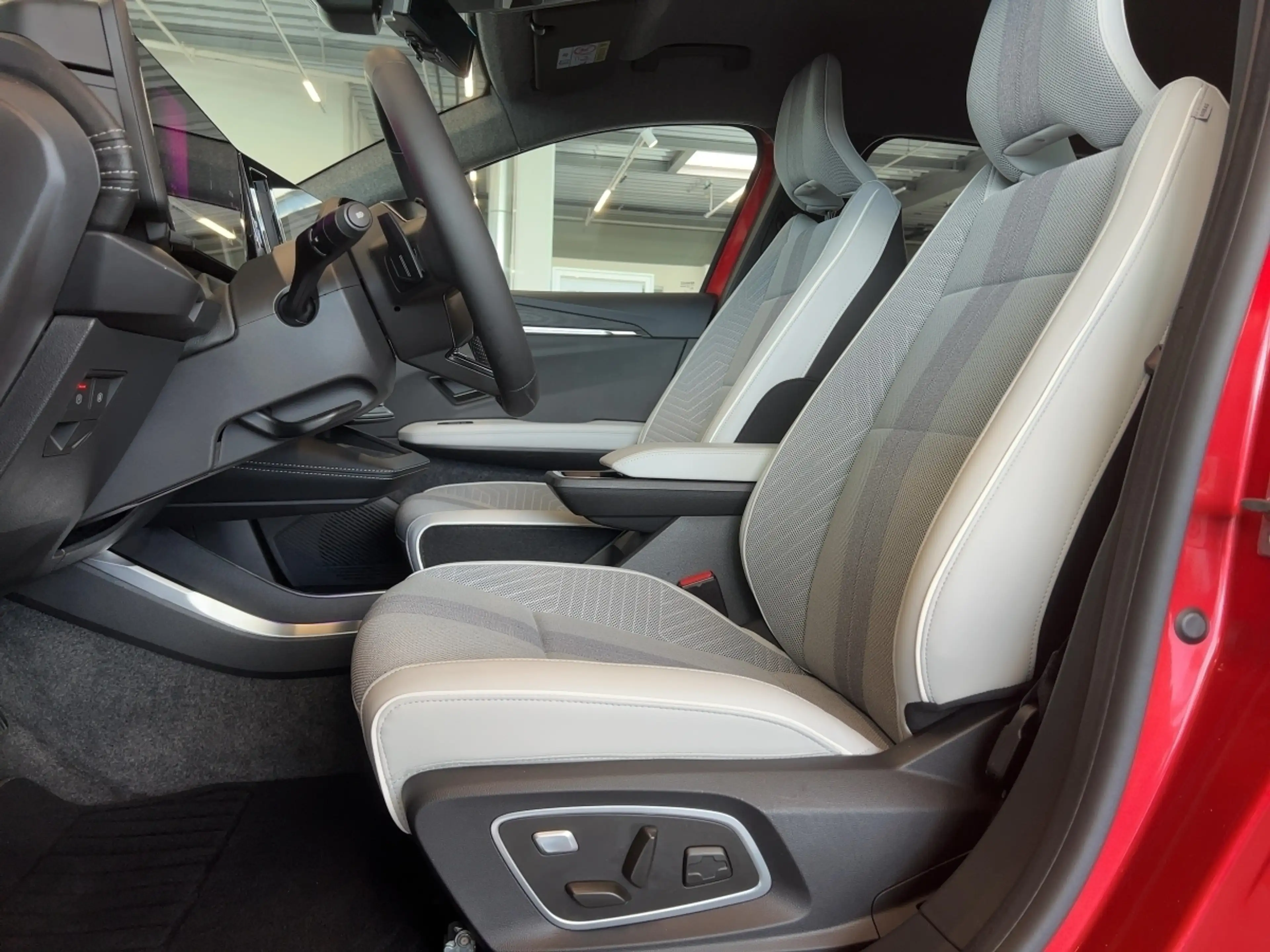 Renault Scenic 100% ele Iconic 220 Long Range PDC — photo 19