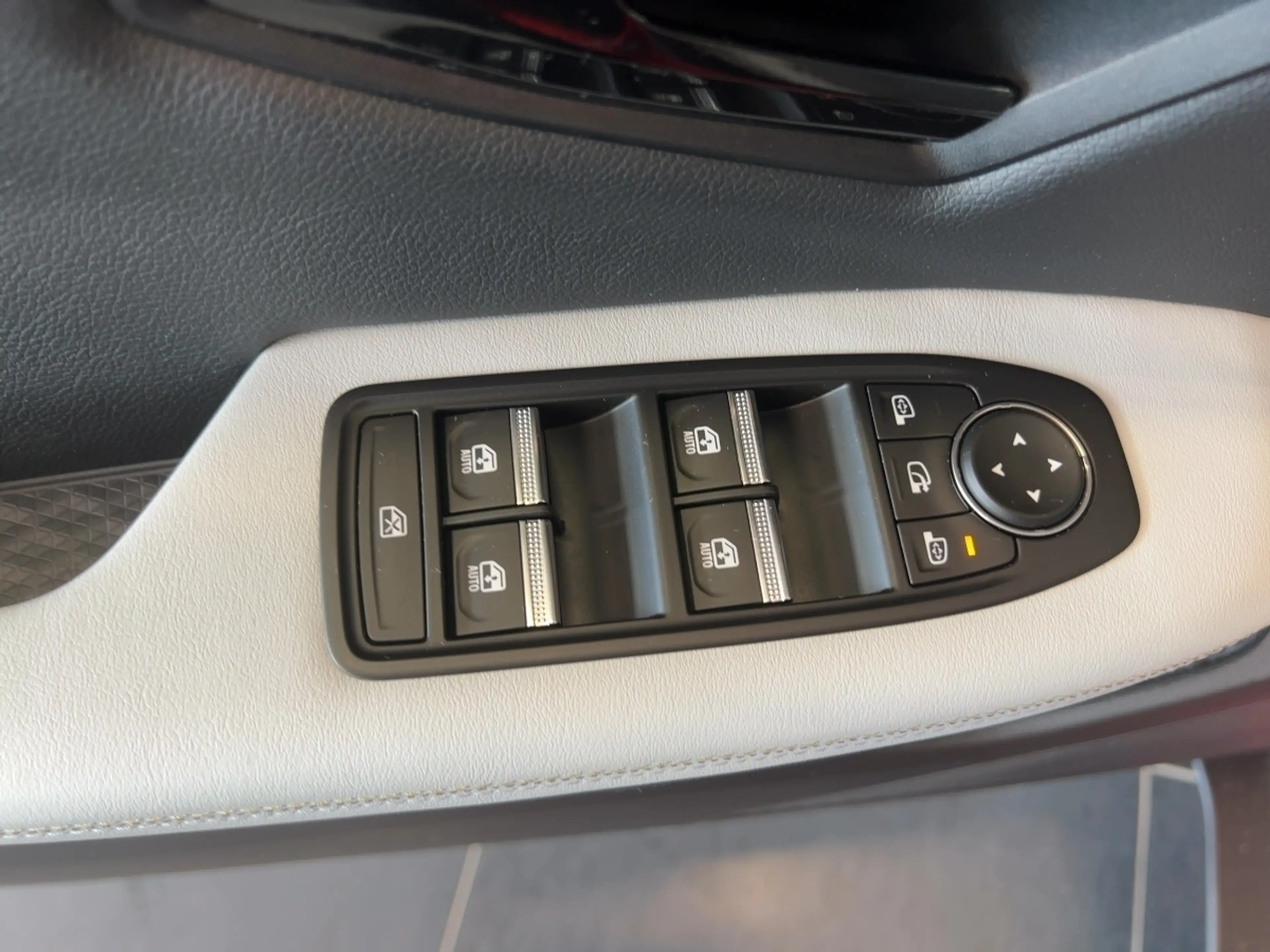Renault Scenic 100% ele Iconic 220 Long Range PDC — photo 18