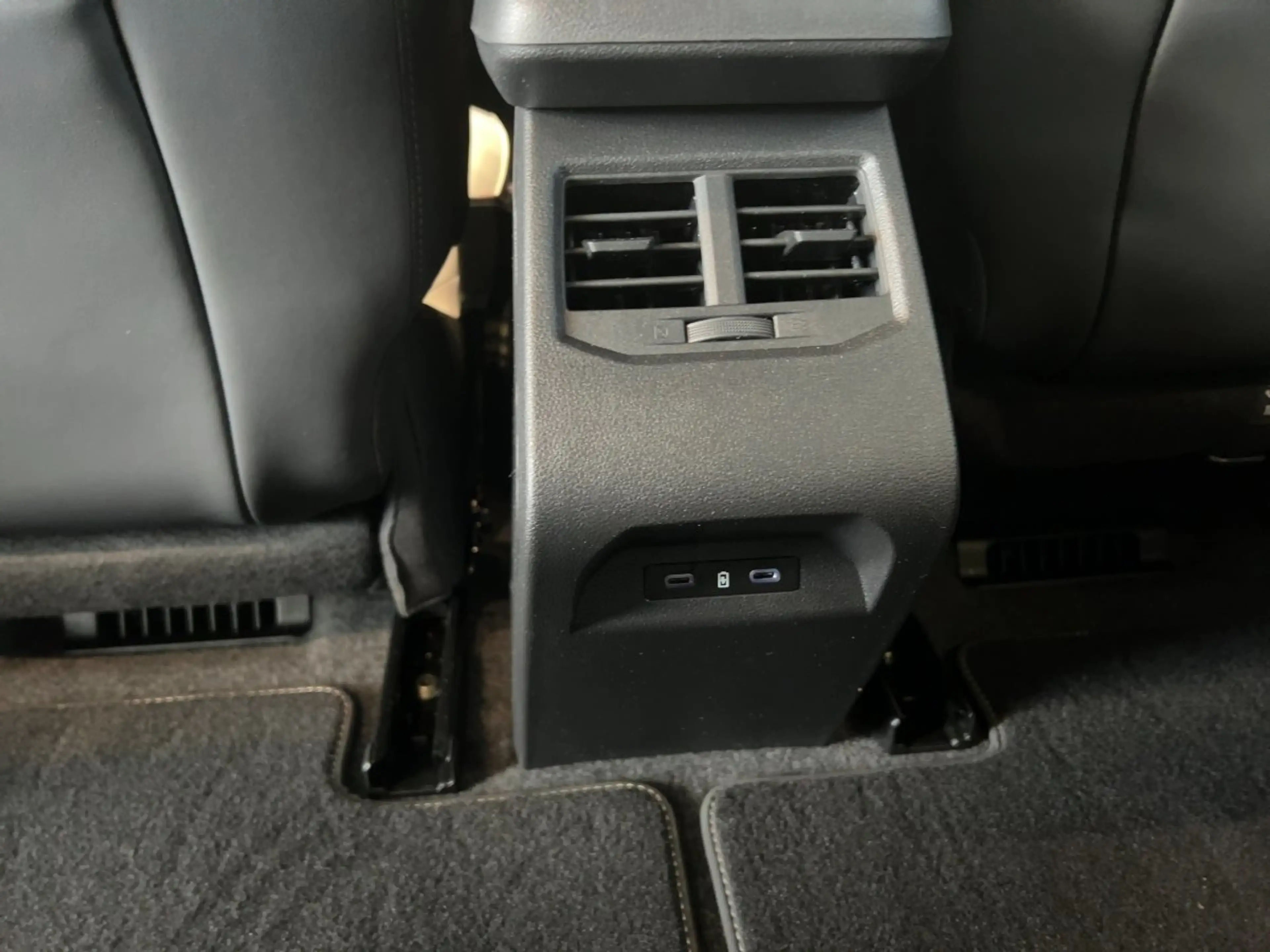 Renault Scenic 100% ele Iconic 220 Long Range PDC — photo 20
