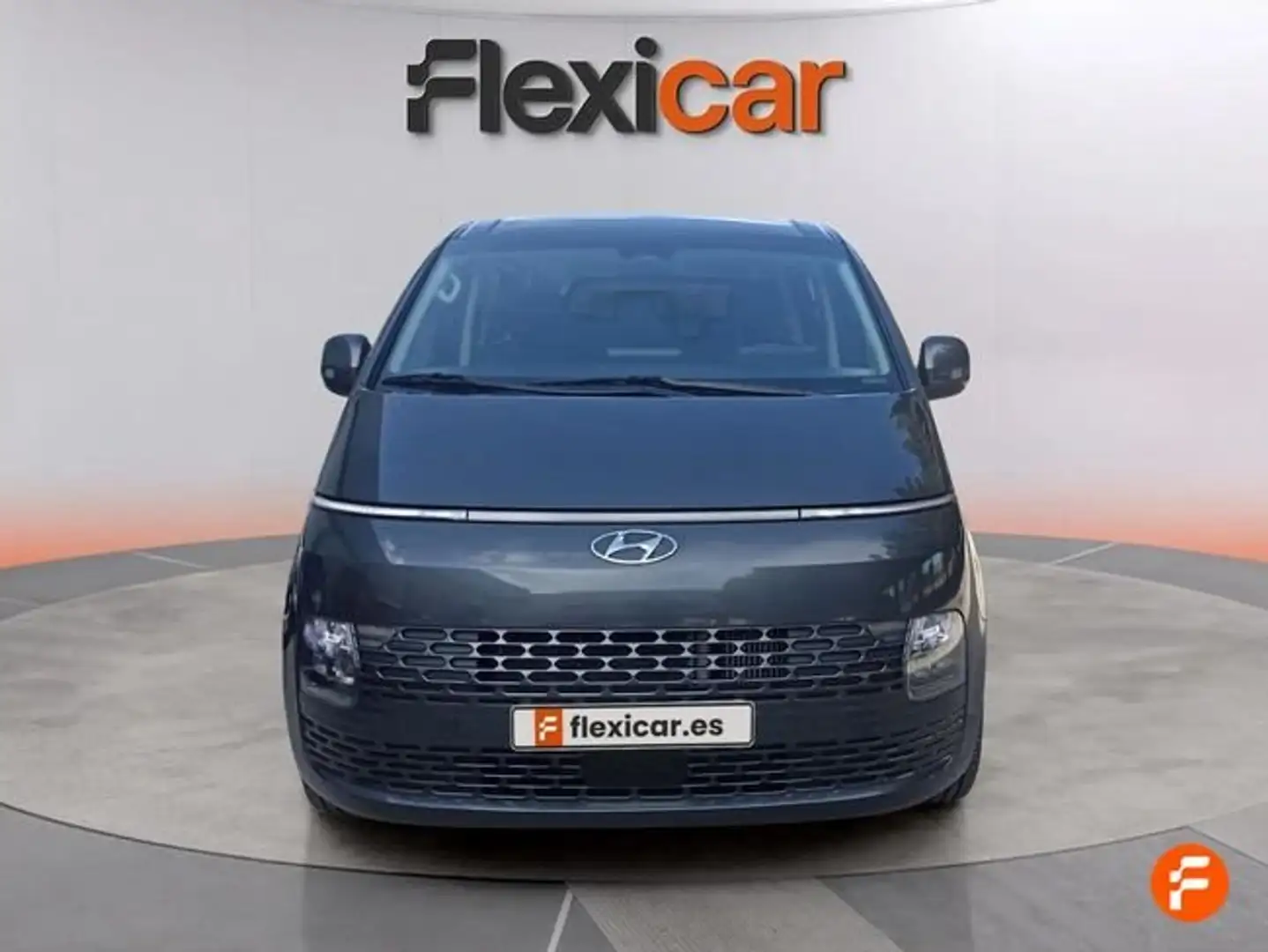 Hyundai STARIA 2.2CRDi 9S Tecno 177 Aut. Gris - 2