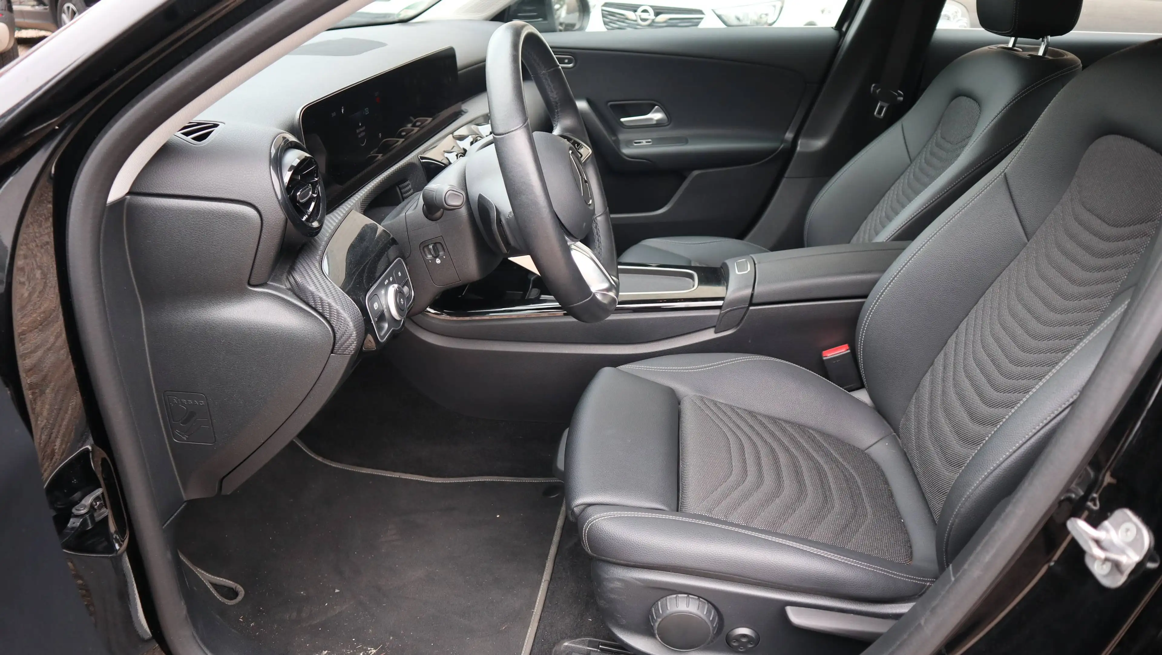 Mercedes-Benz A 200 A 200 D*Navi*Leder*Kamera*1.Hand*SHZ*MOD.2025 — photo 5