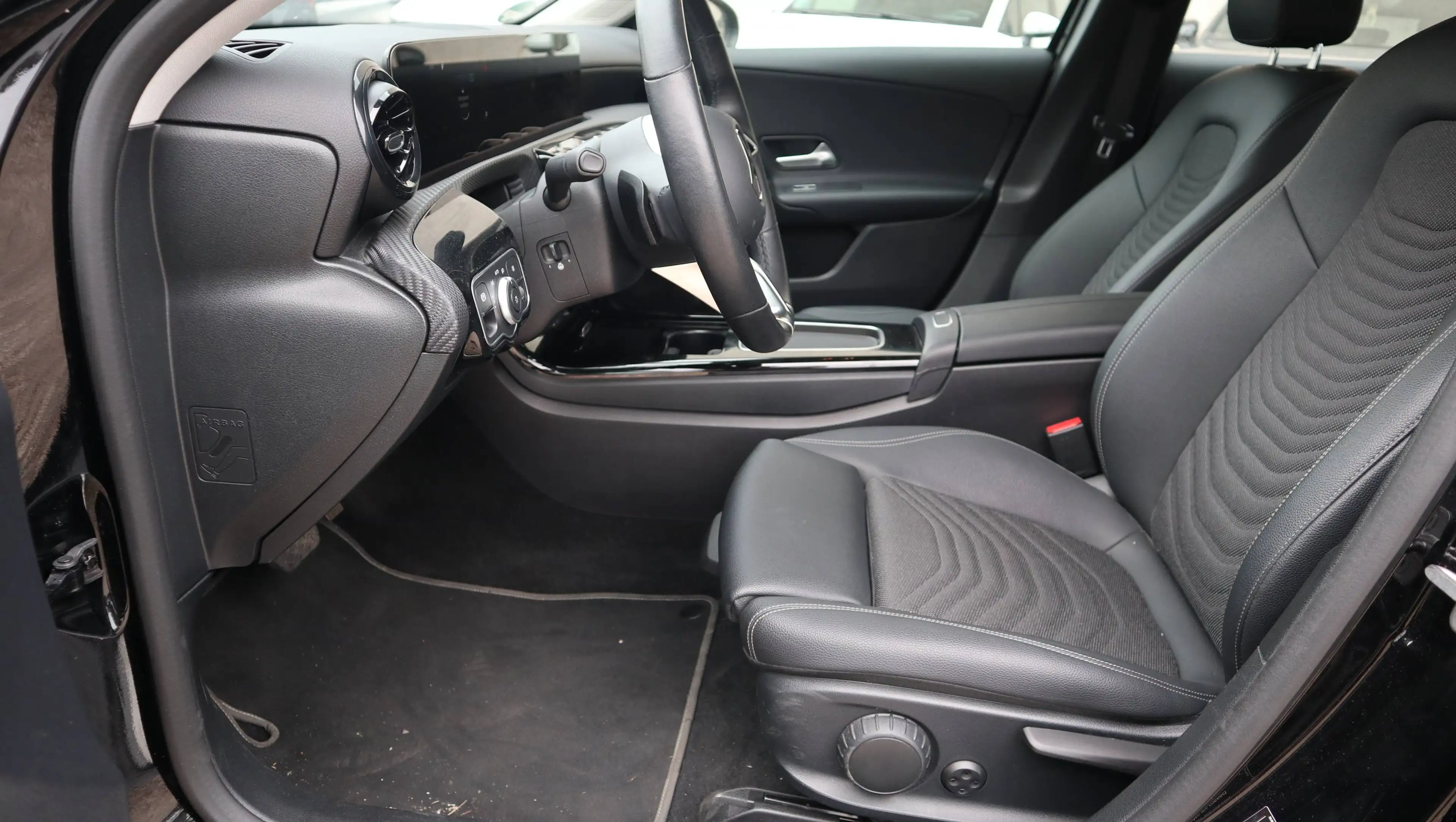 Mercedes-Benz A 200 A 200 D*Navi*Leder*Kamera*1.Hand*SHZ*MOD.2025 — photo 6