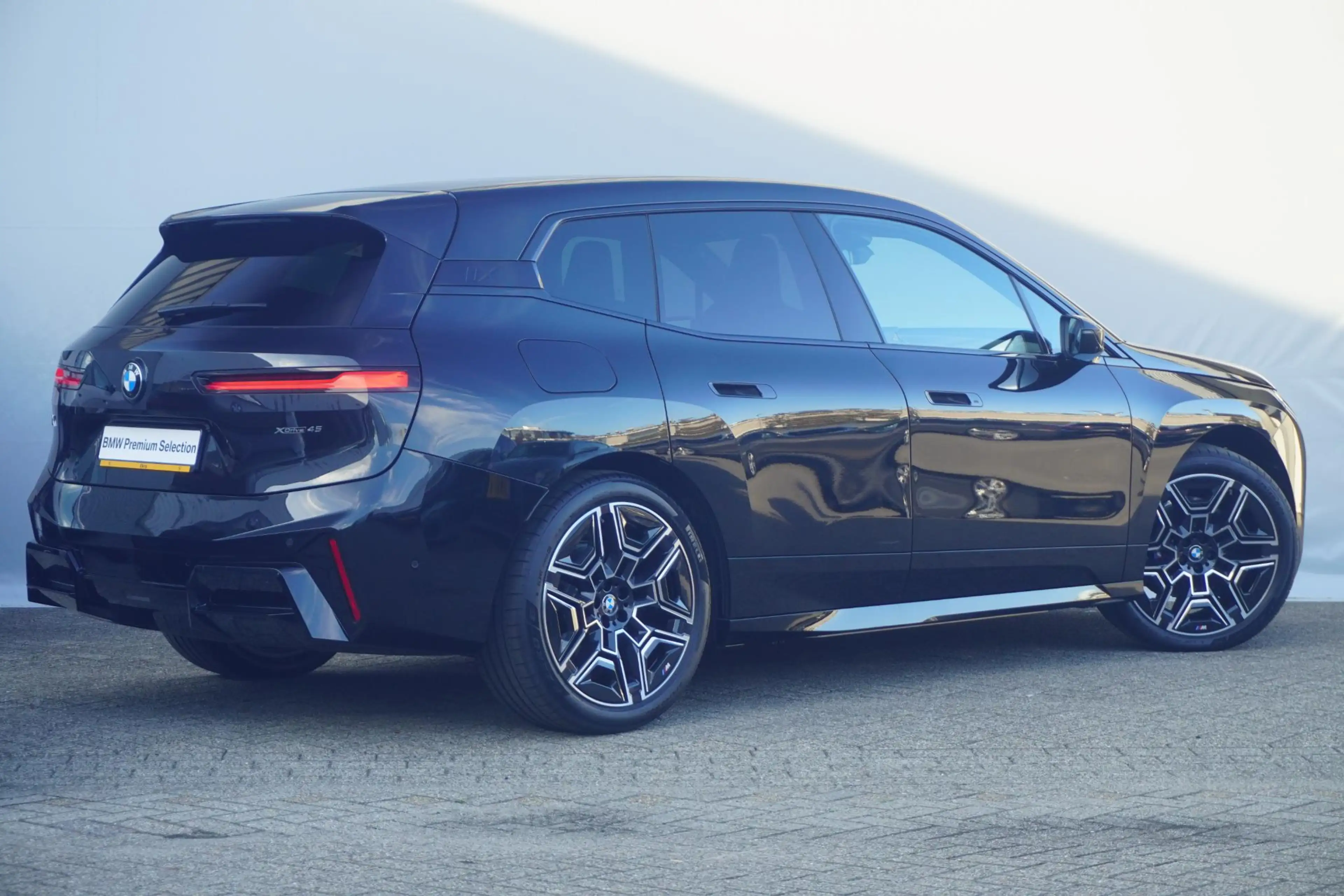 BMW iX xDrive45 | M Sportpakket | Panoramadak Sky Lounge — photo 2