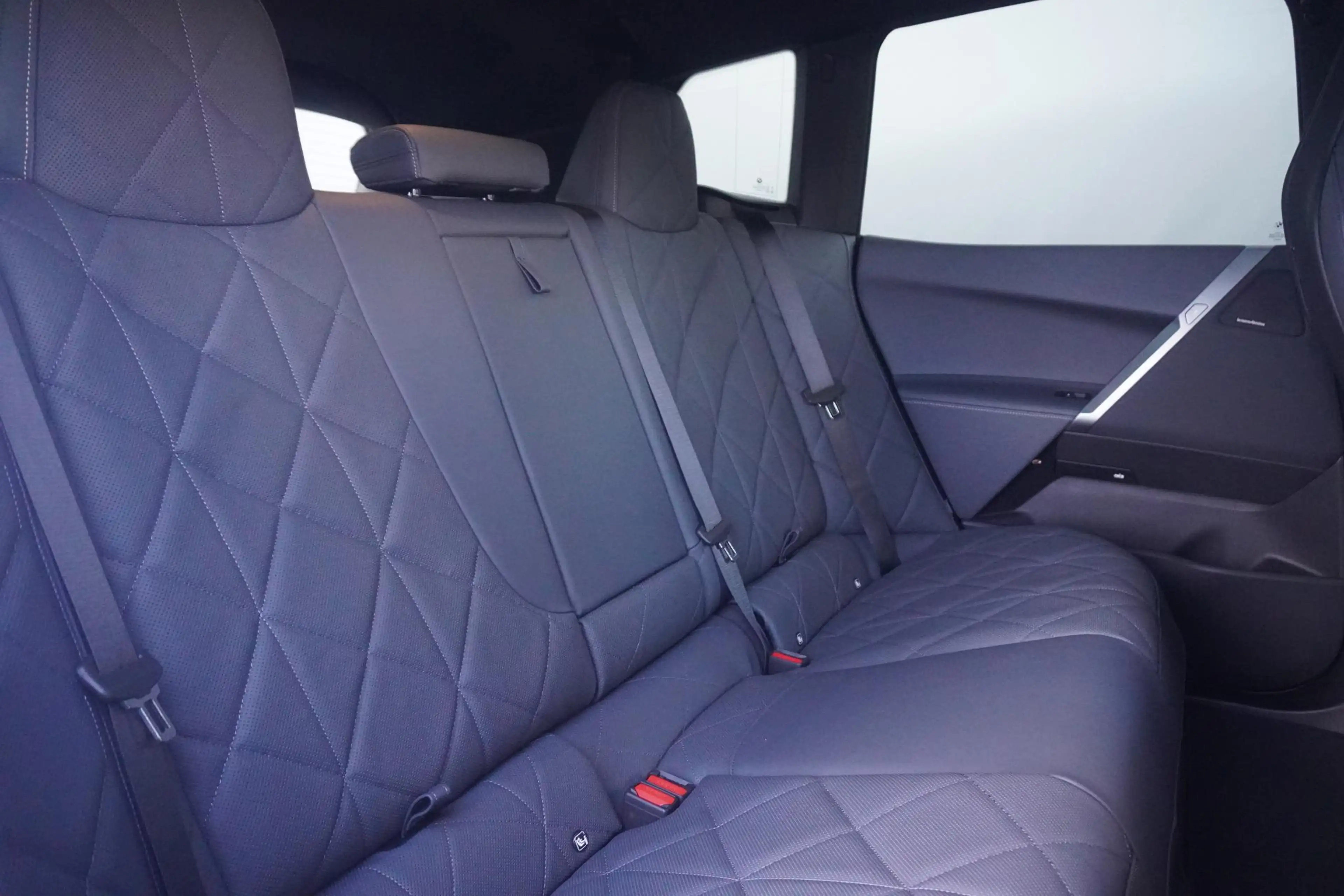 BMW iX xDrive45 | M Sportpakket | Panoramadak Sky Lounge — photo 10