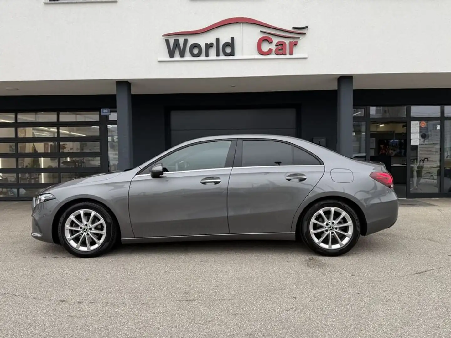 Mercedes-Benz A 180 Limousine Style LED-NAVI-WIDESCREEN-RFK Grau - 2
