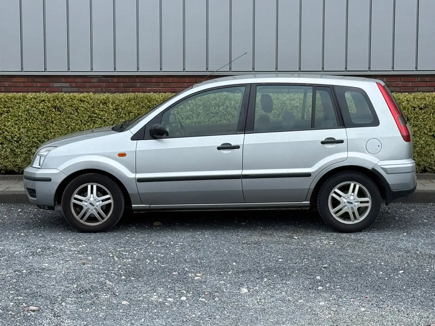 Ford Fusion 1.4 / Automaat / Nieuwe APK! / 16V Ghia Grijs - 2