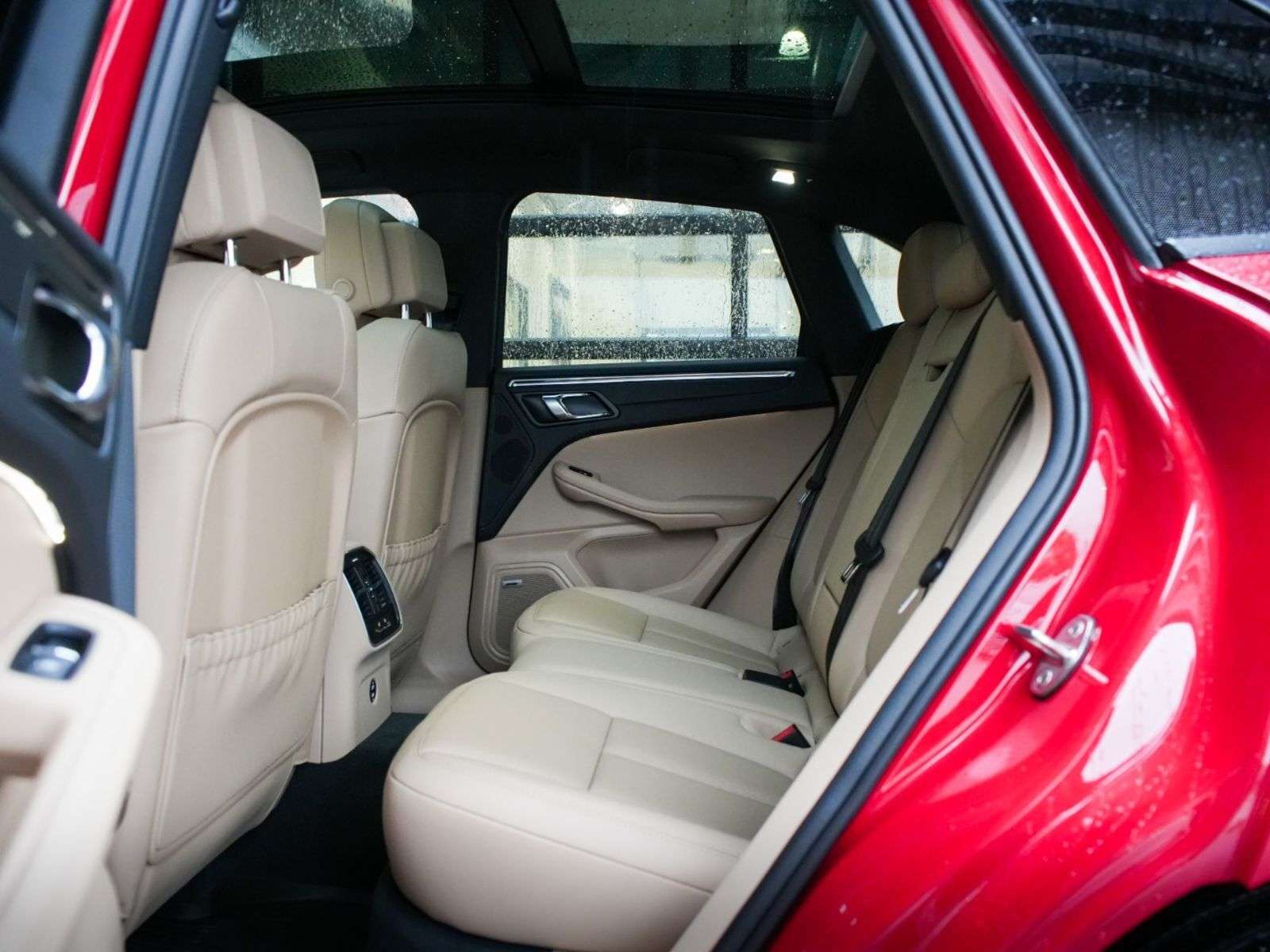 2026 Porsche Macan thumb 20