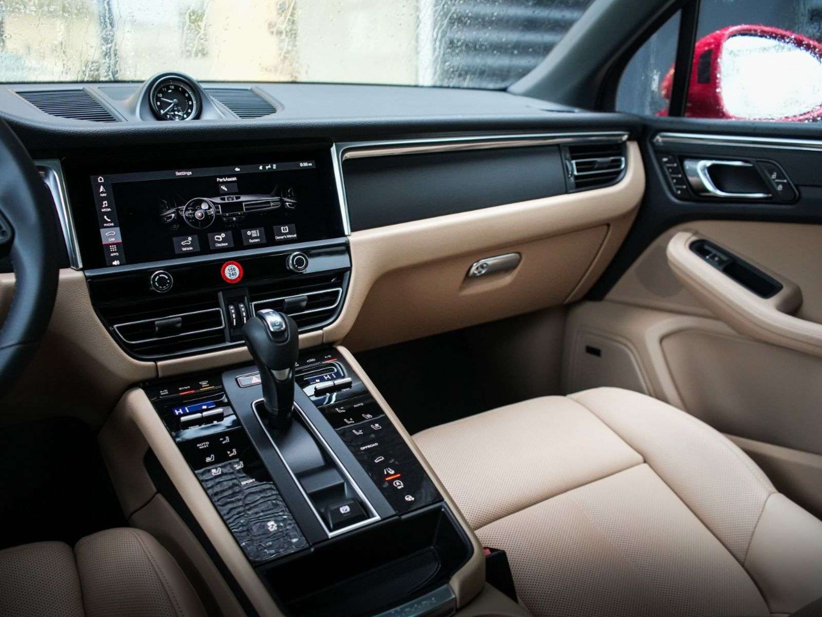 2026 Porsche Macan thumb 25