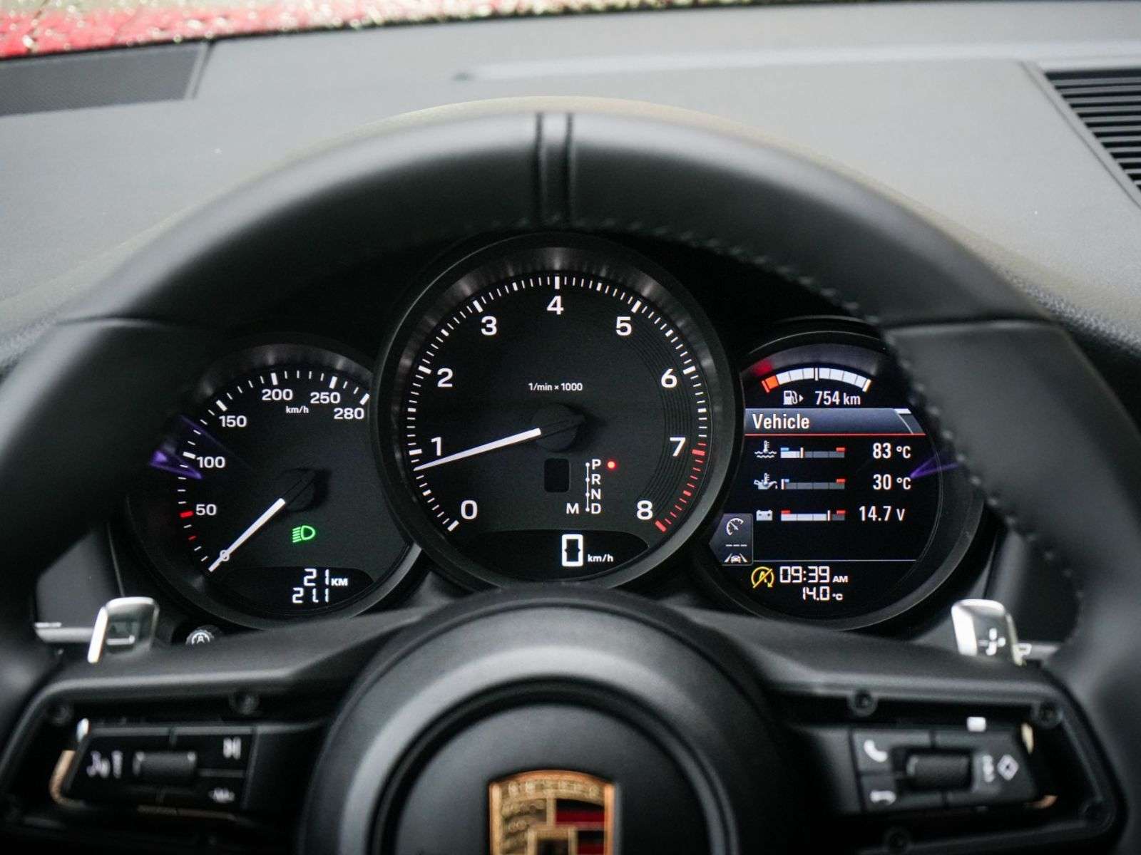 2026 Porsche Macan thumb 24