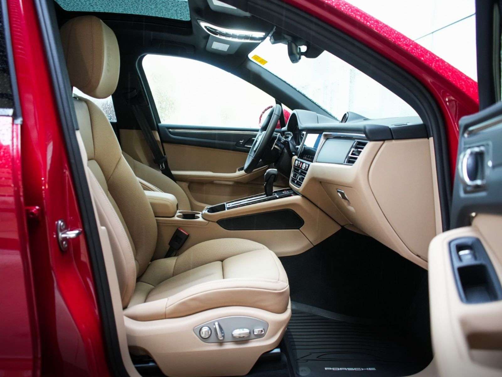 2026 Porsche Macan thumb 18