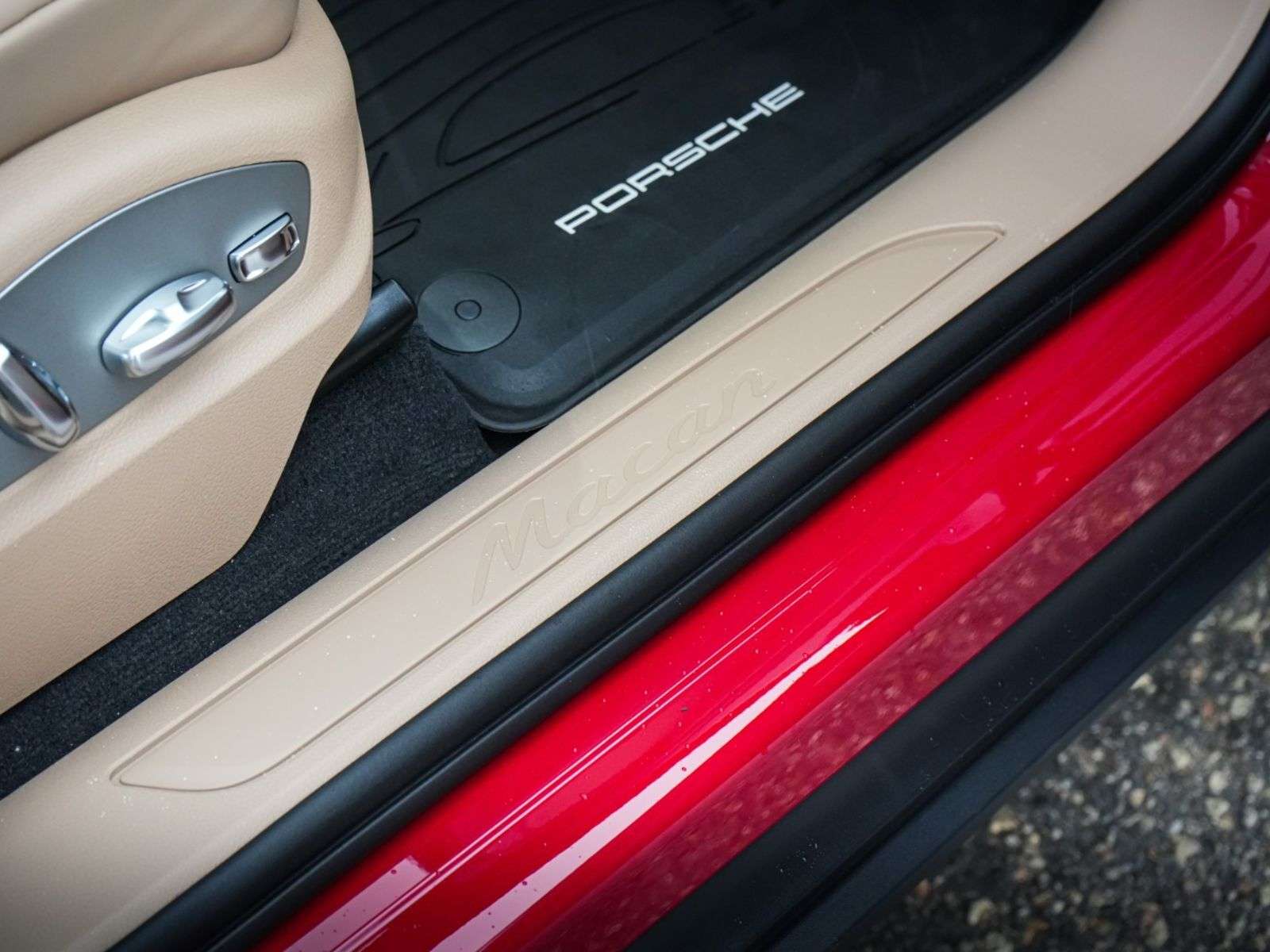 2026 Porsche Macan thumb 13