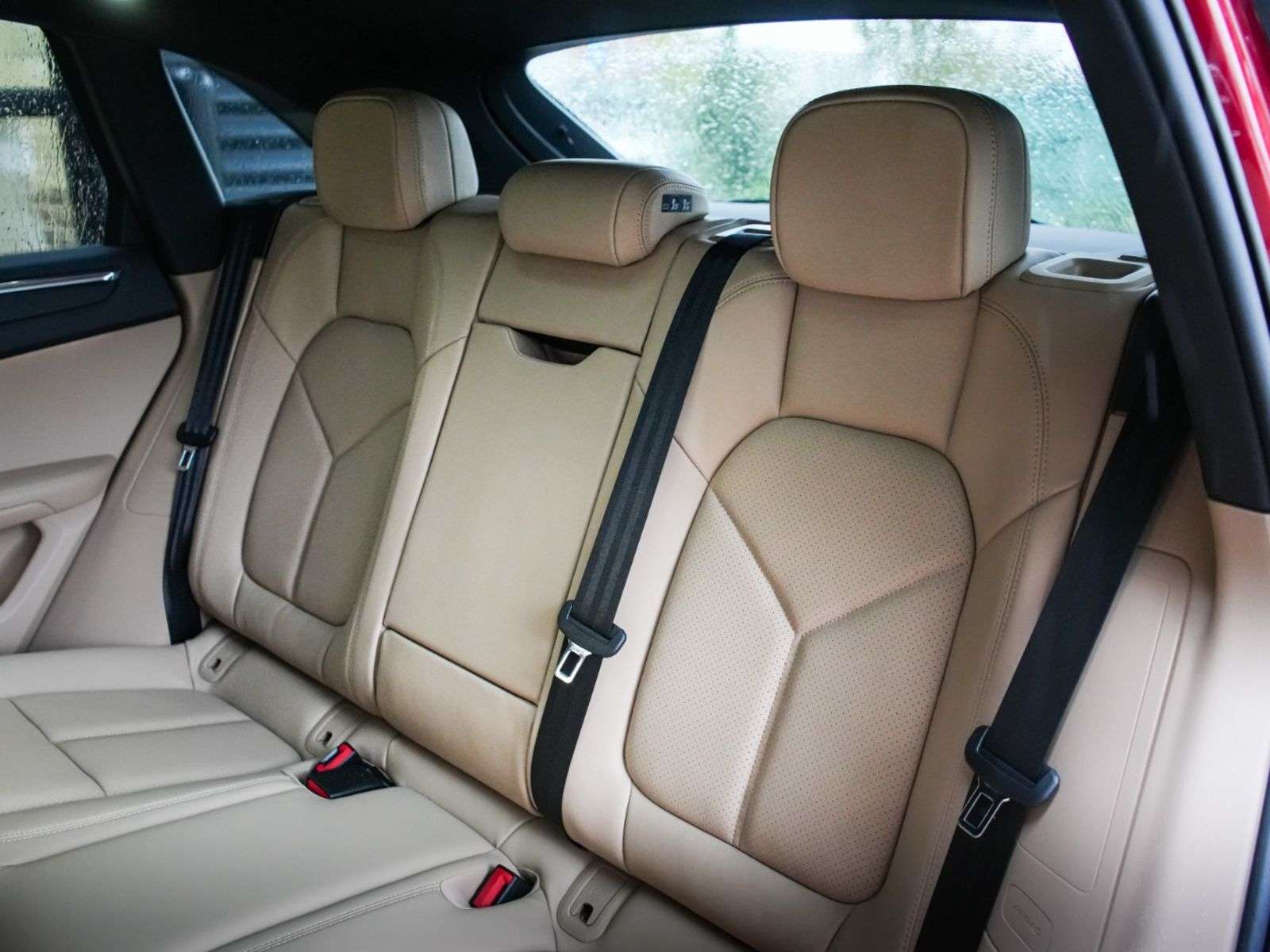 2026 Porsche Macan thumb 22