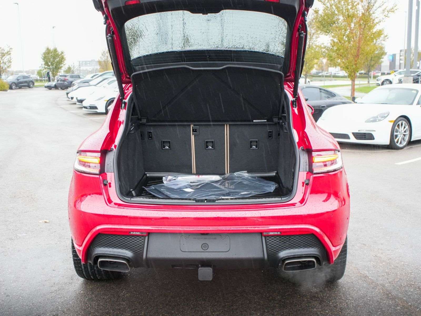 2026 Porsche Macan thumb 9