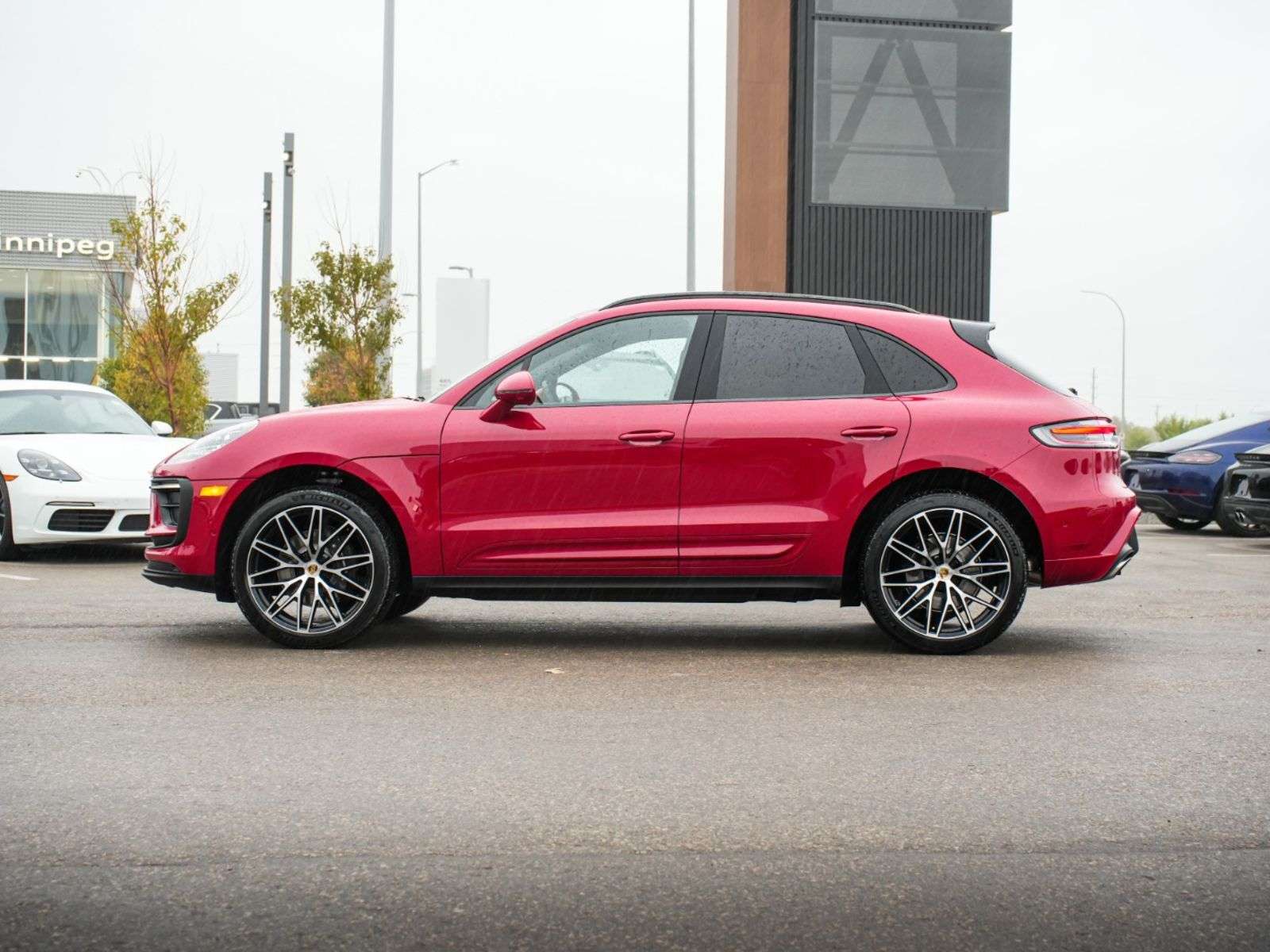 2026 Porsche Macan alt 4