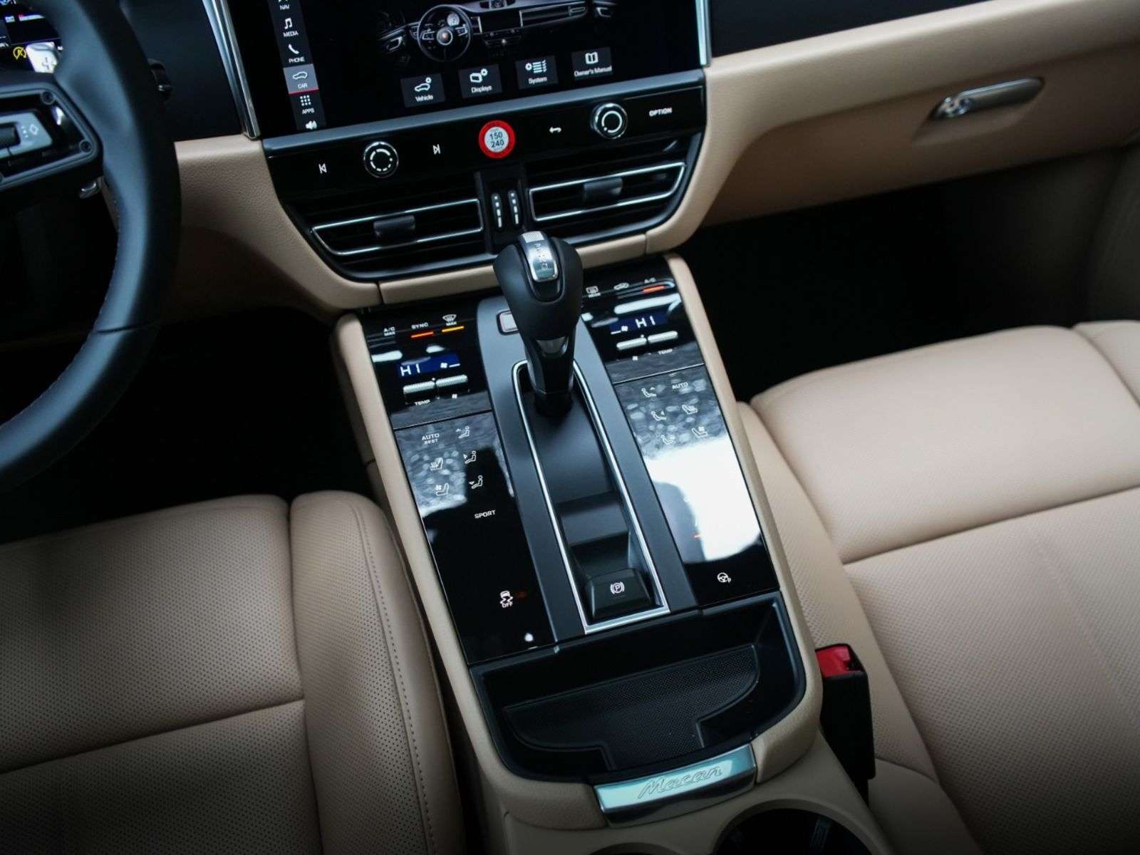 2026 Porsche Macan thumb 26