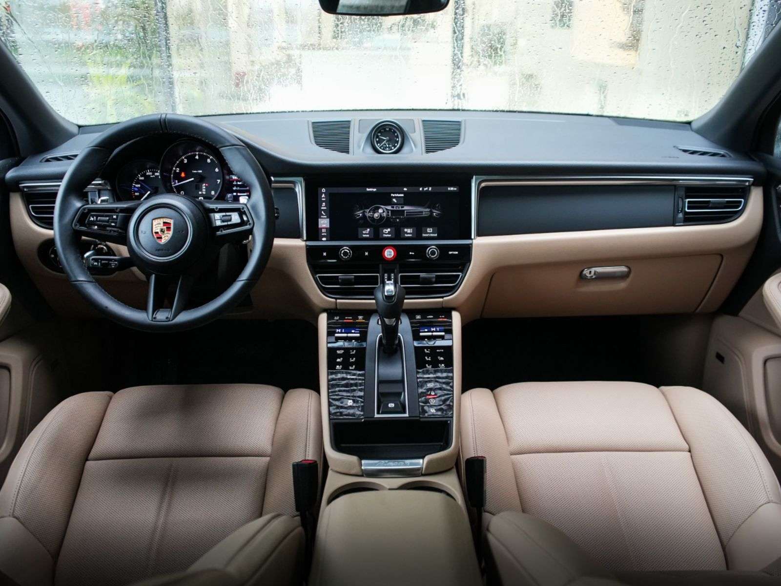 2026 Porsche Macan alt 3