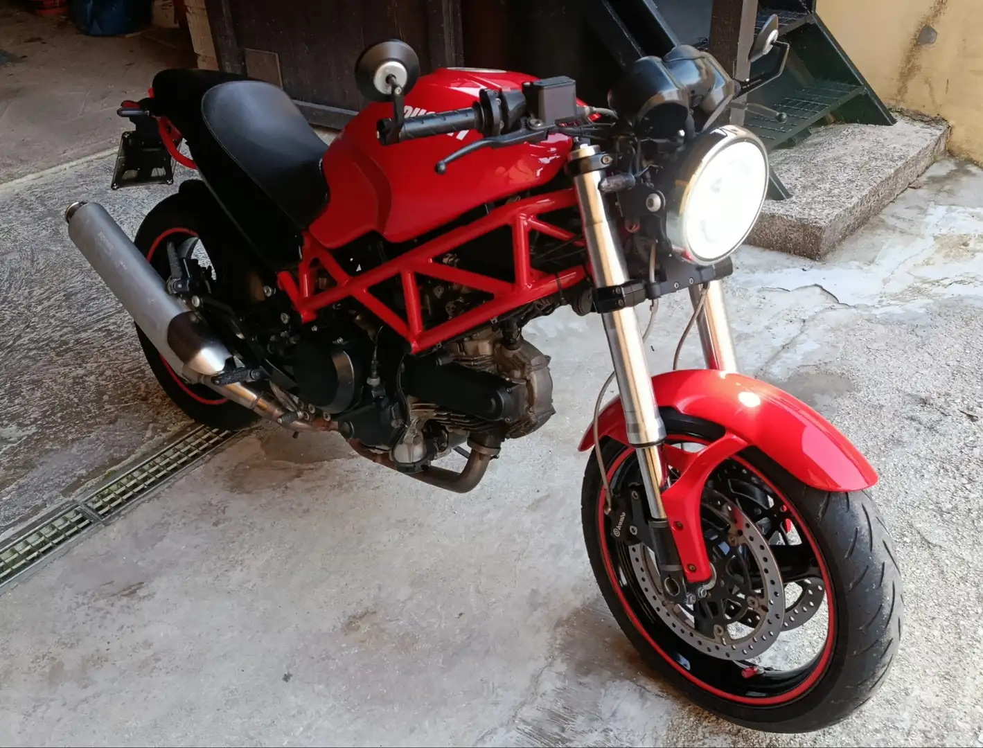 Ducati Monster 695 - 2