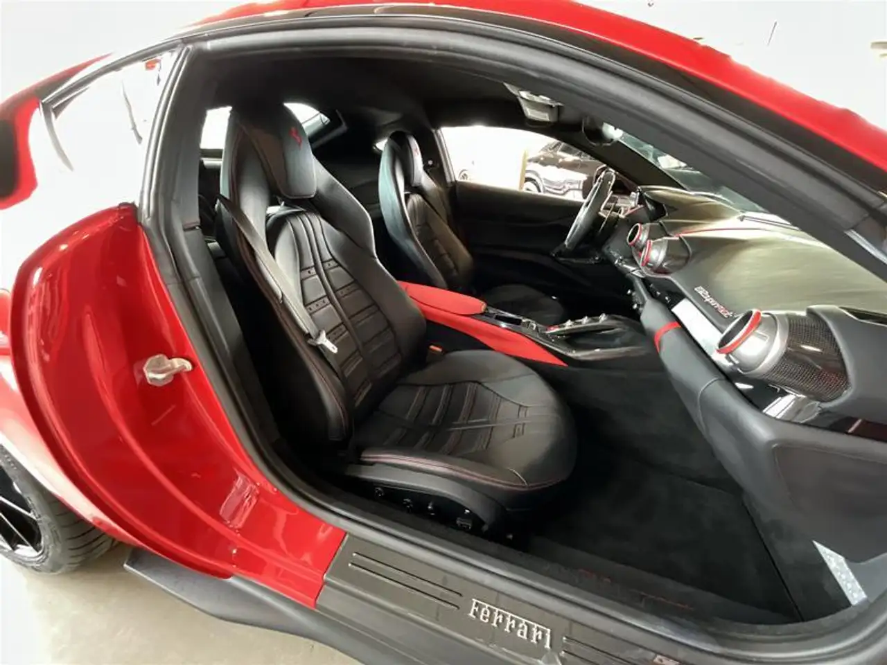 Ferrari 812 снимка Ferrari 812