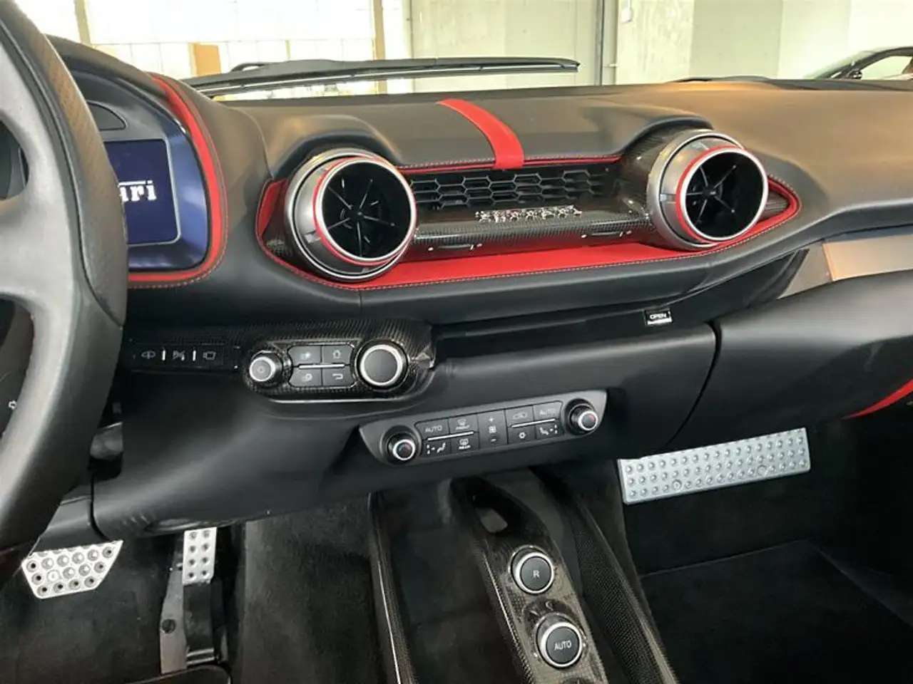 Ferrari 812 снимка Ferrari 812