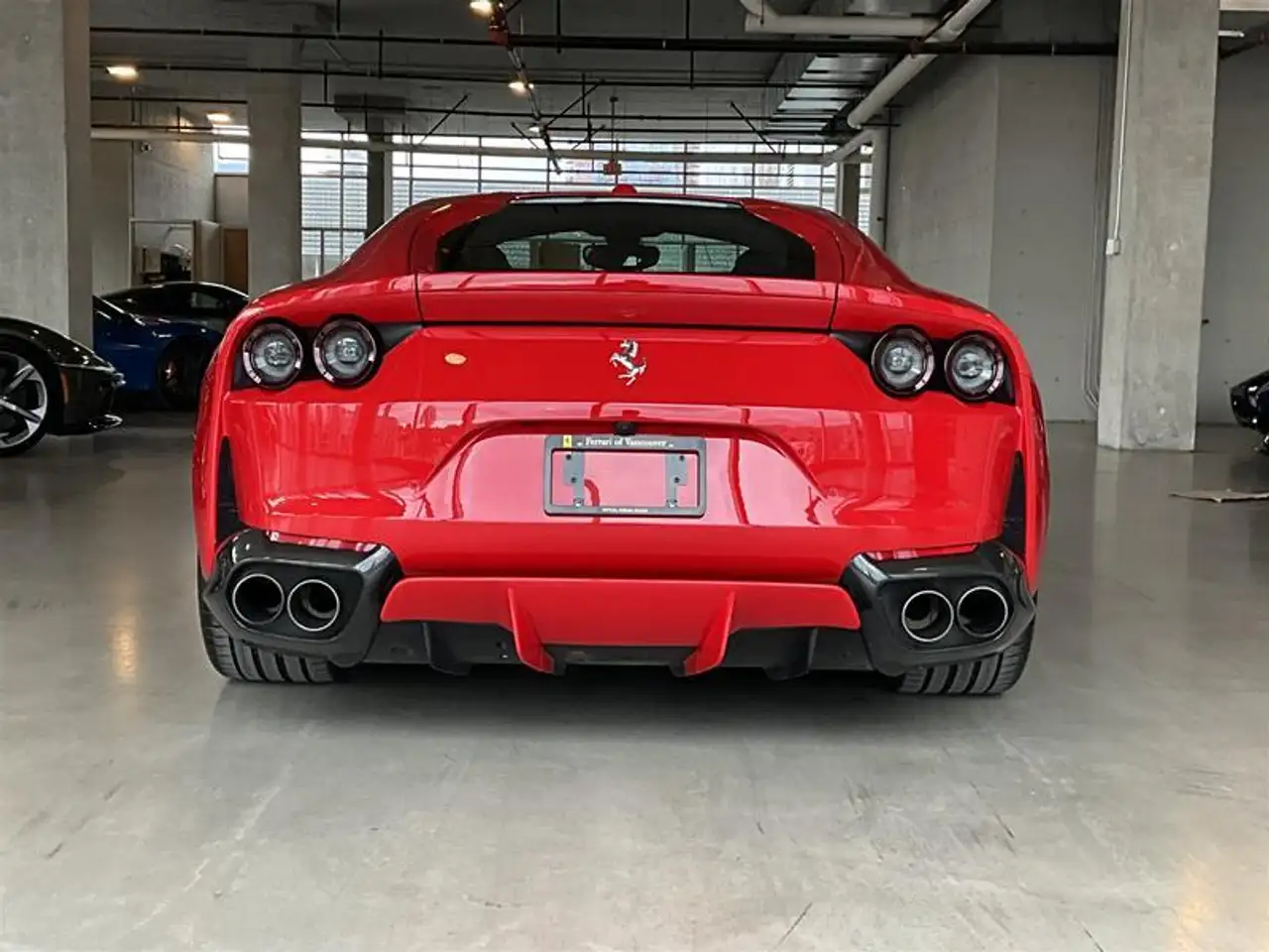 Ferrari 812 снимка Ferrari 812