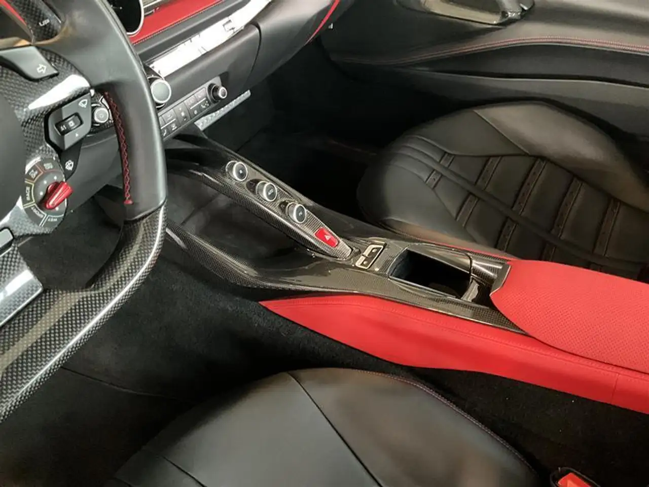 Ferrari 812 снимка Ferrari 812