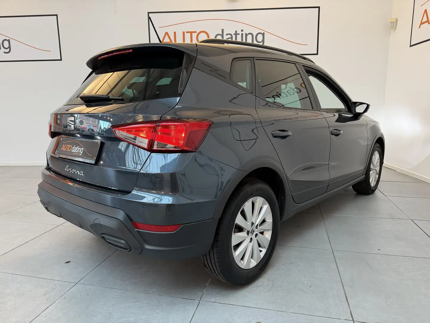 SEAT Arona Arona 1.0 TSI Style DSG Grijs - 2