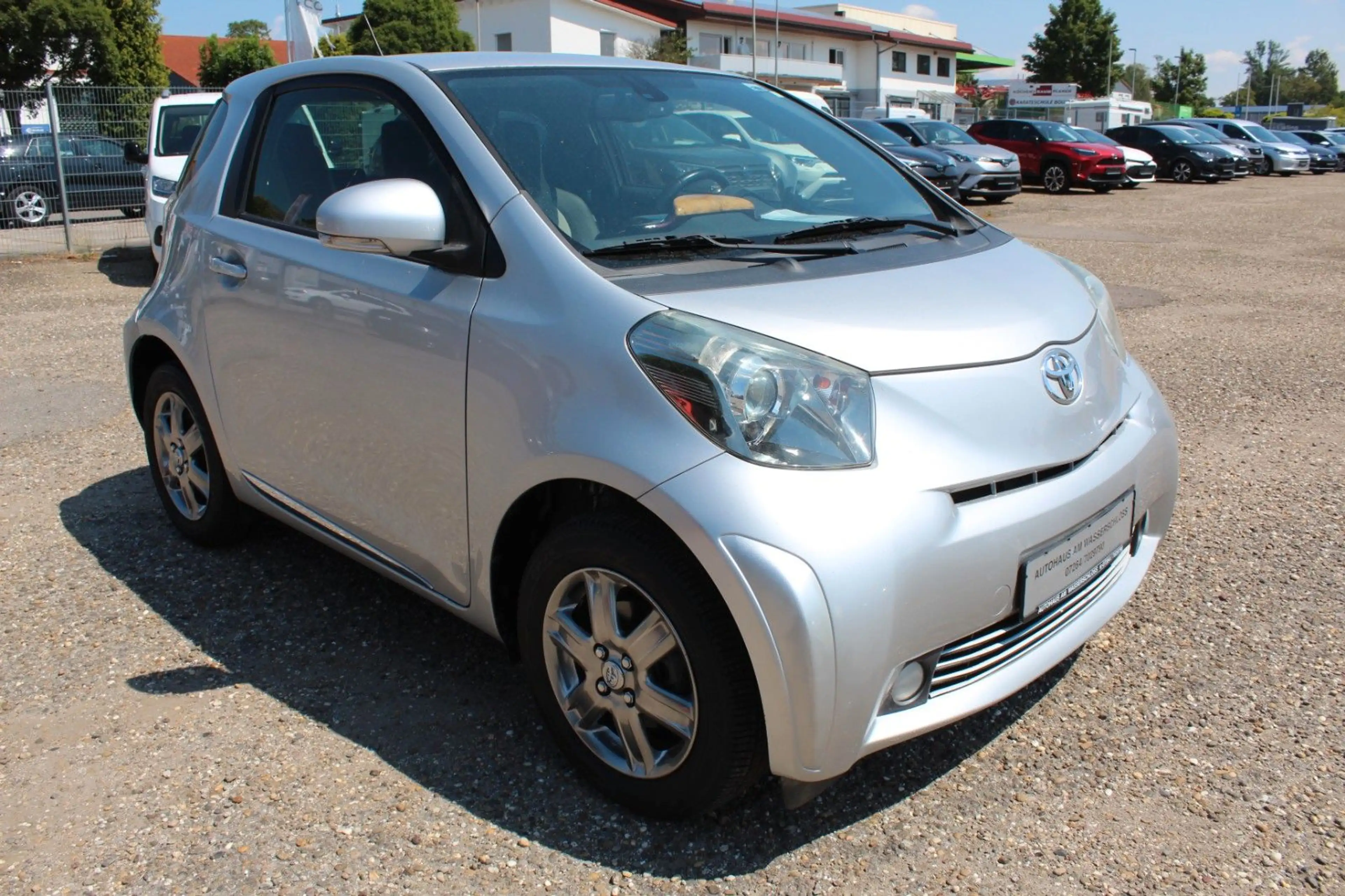 Toyota iQ iQ + 1.4*2. Hand*Einparkhilfe*Klimaautomatik* — photo 5