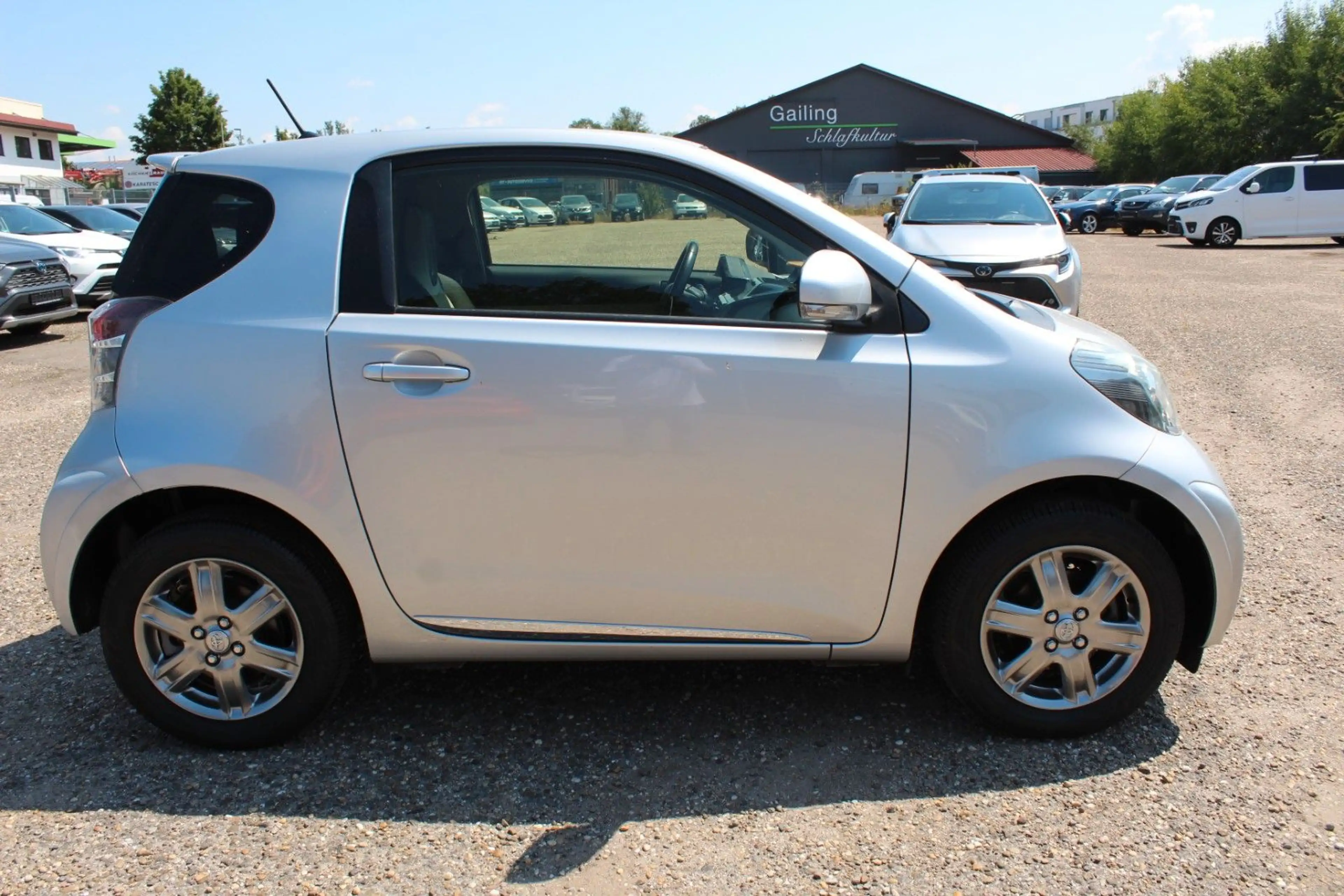 Toyota iQ iQ + 1.4*2. Hand*Einparkhilfe*Klimaautomatik* — photo 7