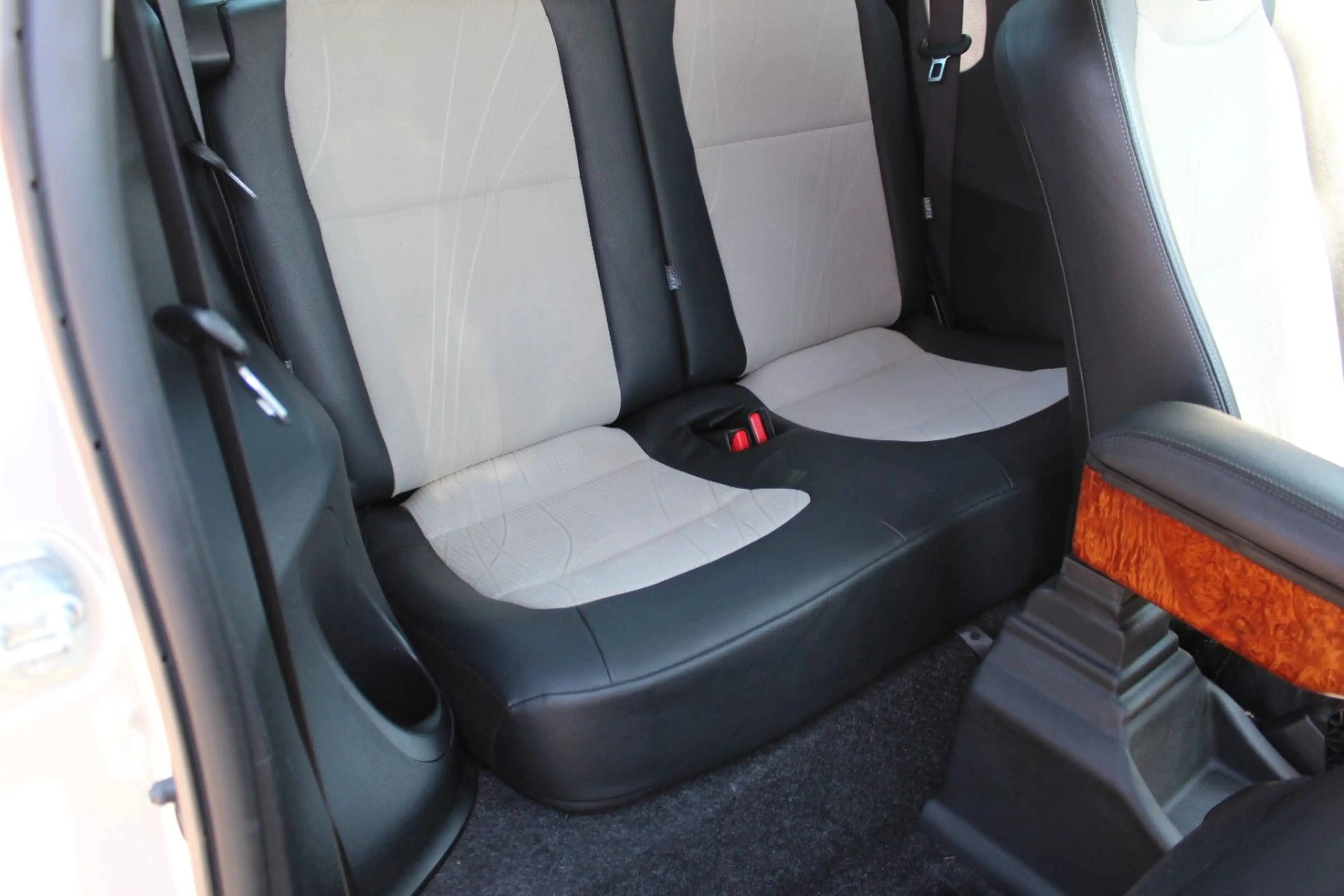 Toyota iQ iQ + 1.4*2. Hand*Einparkhilfe*Klimaautomatik* — photo 6