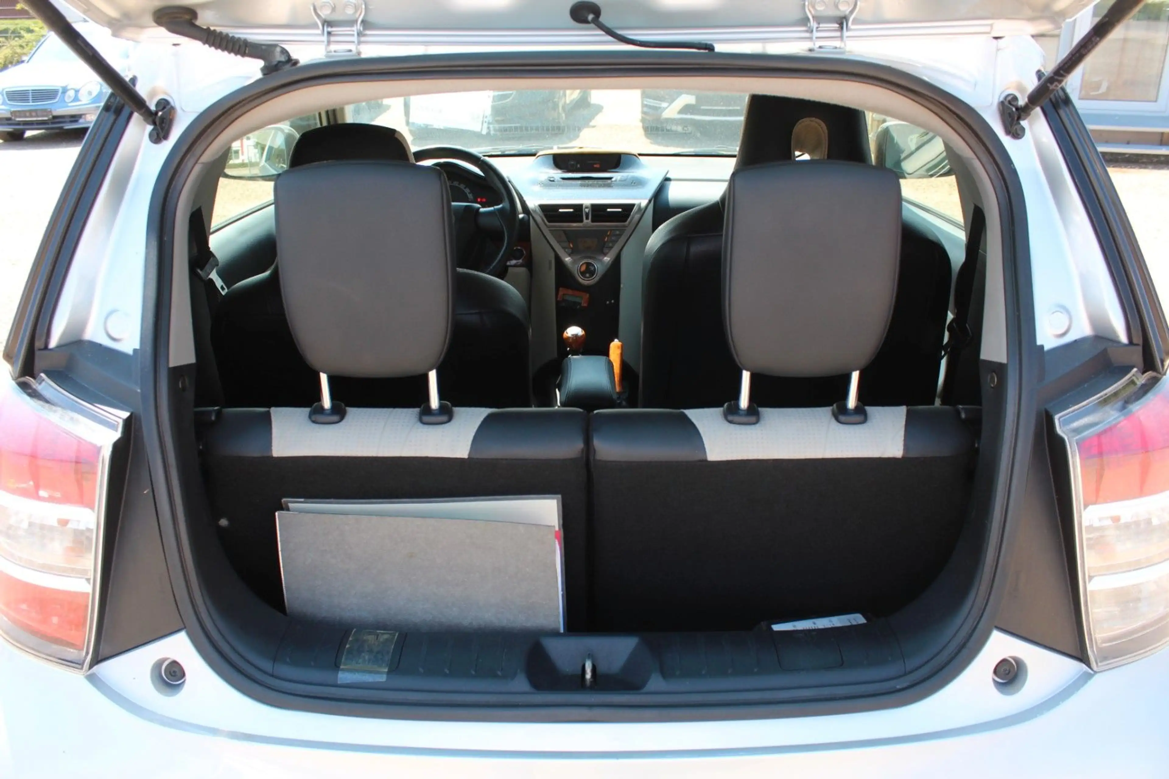 Toyota iQ iQ + 1.4*2. Hand*Einparkhilfe*Klimaautomatik* — photo 10