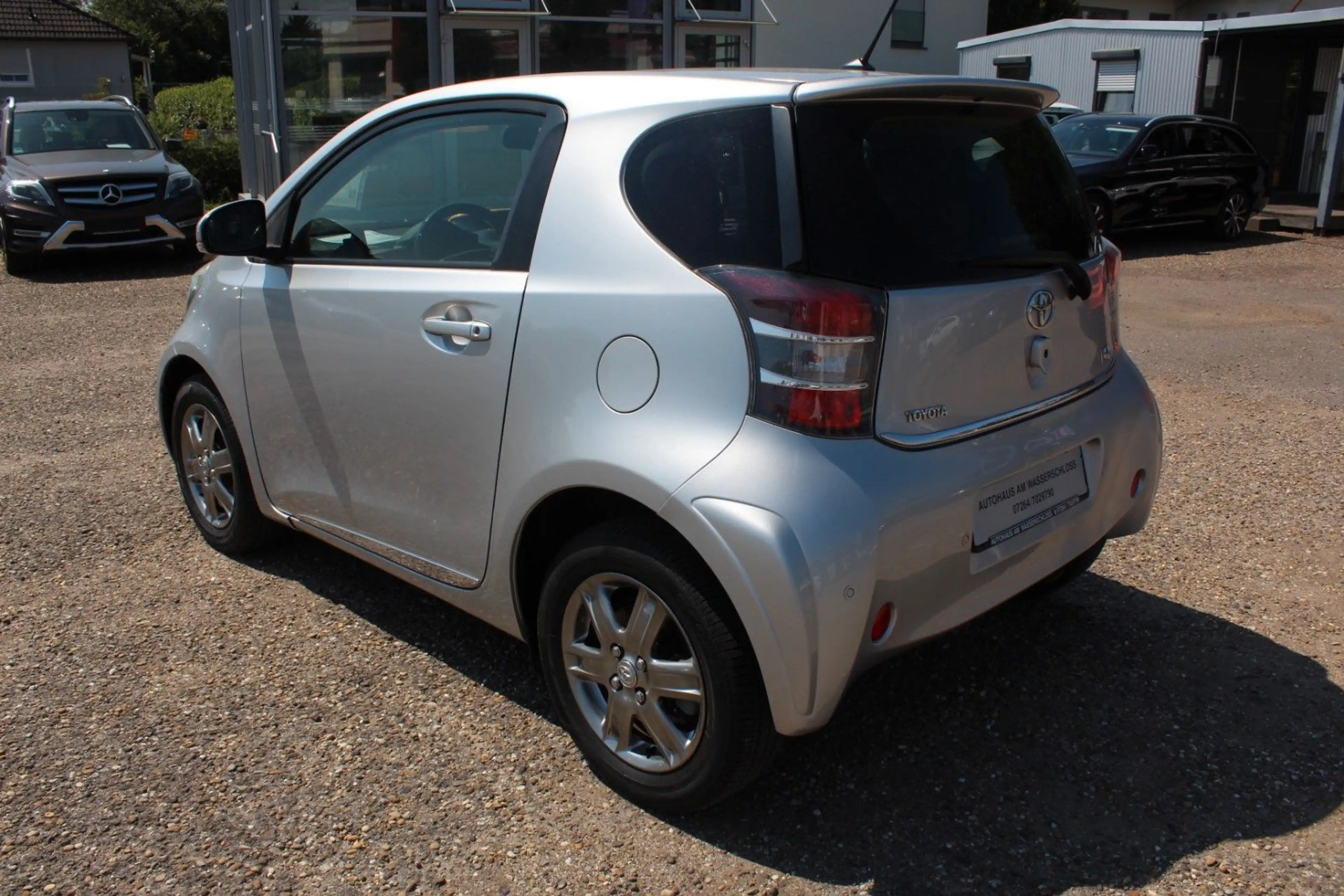 Toyota iQ iQ + 1.4*2. Hand*Einparkhilfe*Klimaautomatik* — photo 12