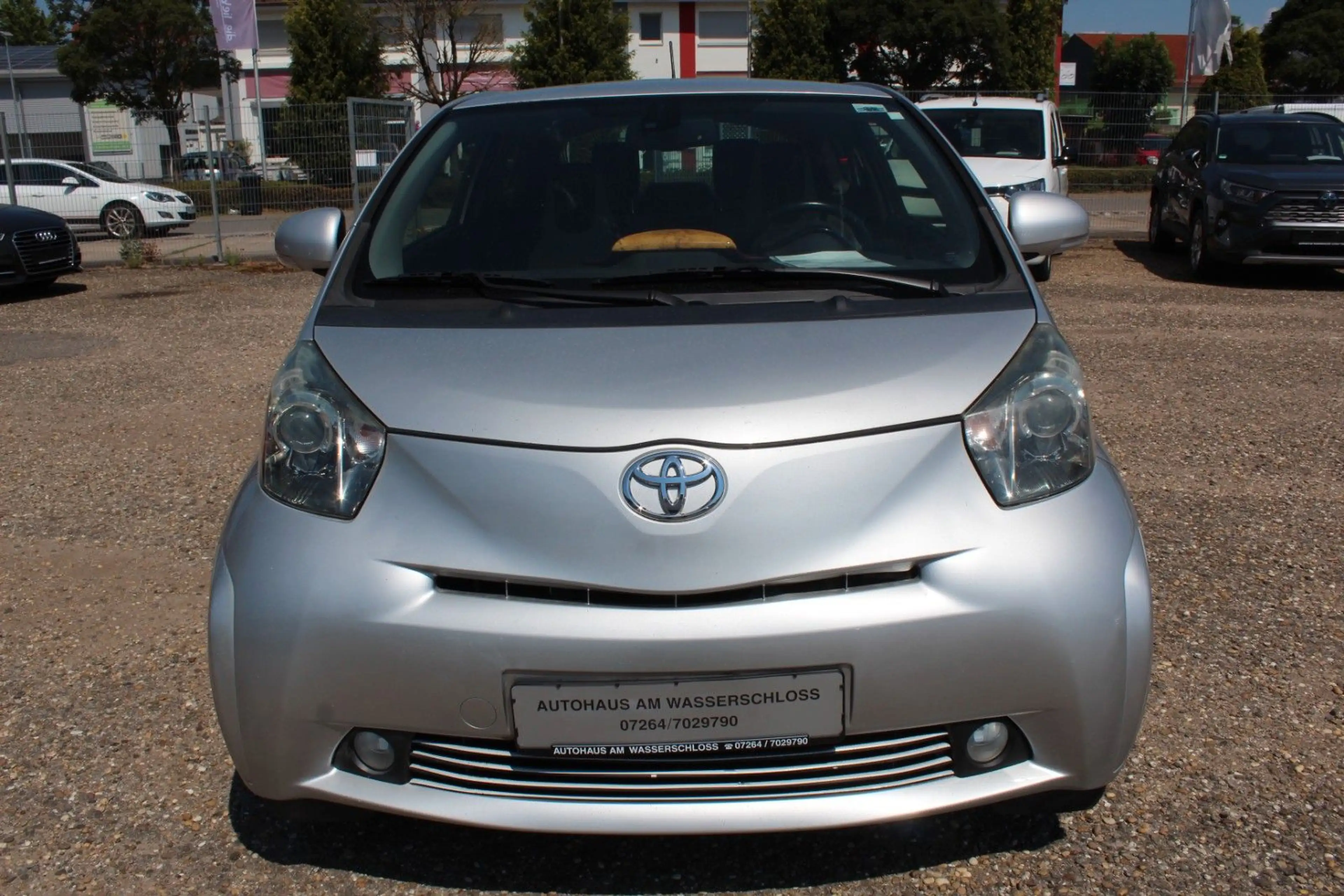 Toyota iQ iQ + 1.4*2. Hand*Einparkhilfe*Klimaautomatik* — photo 3