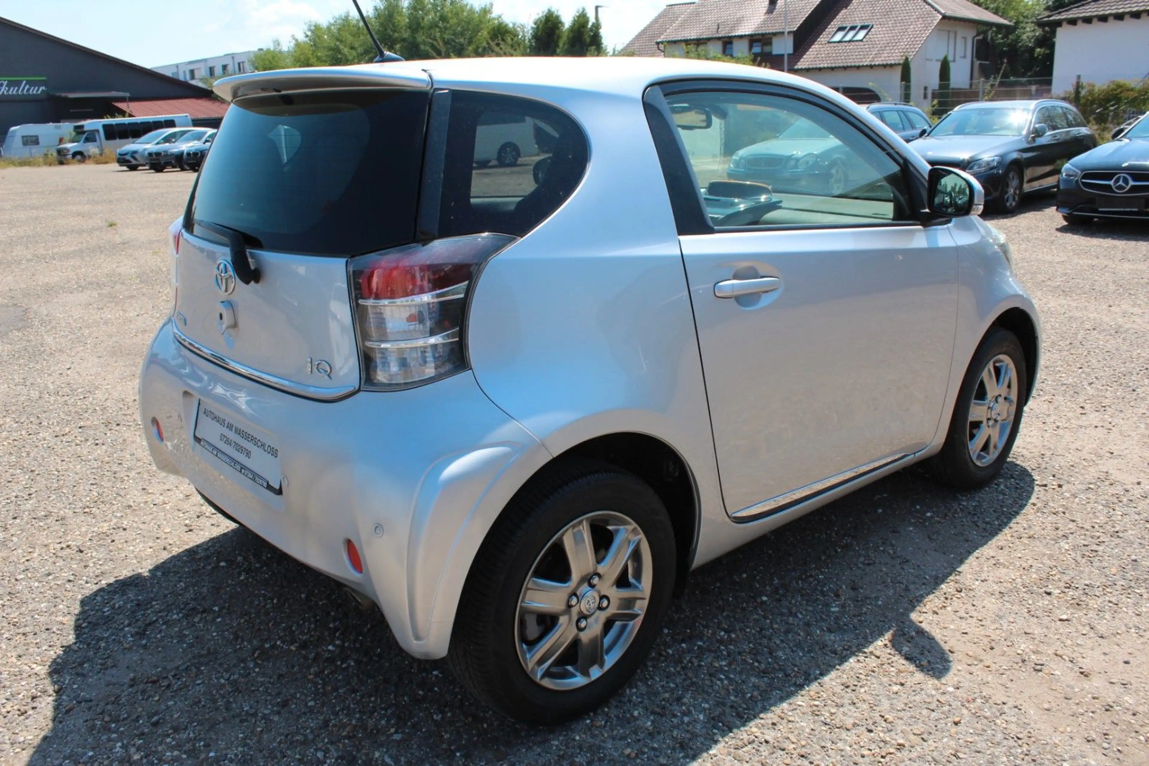 Toyota iQ iQ + 1.4*2. Hand*Einparkhilfe*Klimaautomatik* — photo 8