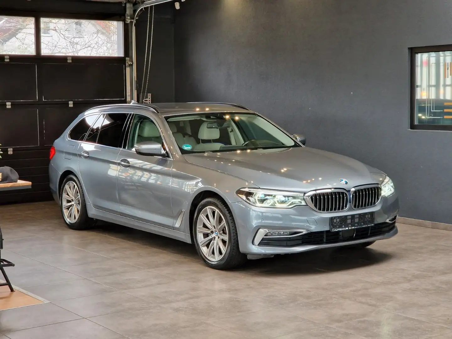 BMW 520 d Touring Luxury Line 2.0*Ambiente*LED*AHK* Blue - 1