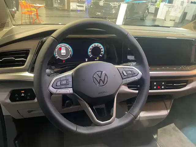 Volkswagen Multivan view 14