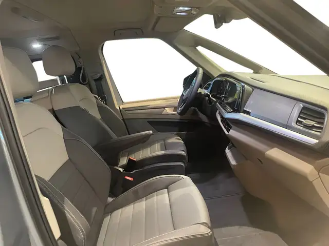 Volkswagen Multivan view 10