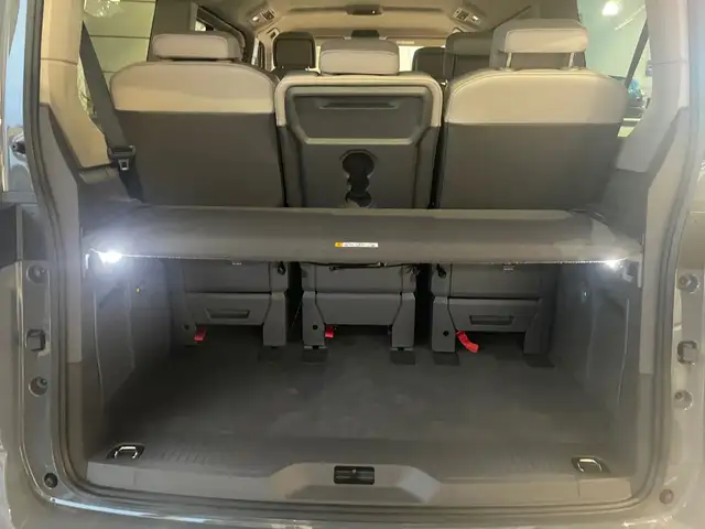 Volkswagen Multivan view 11
